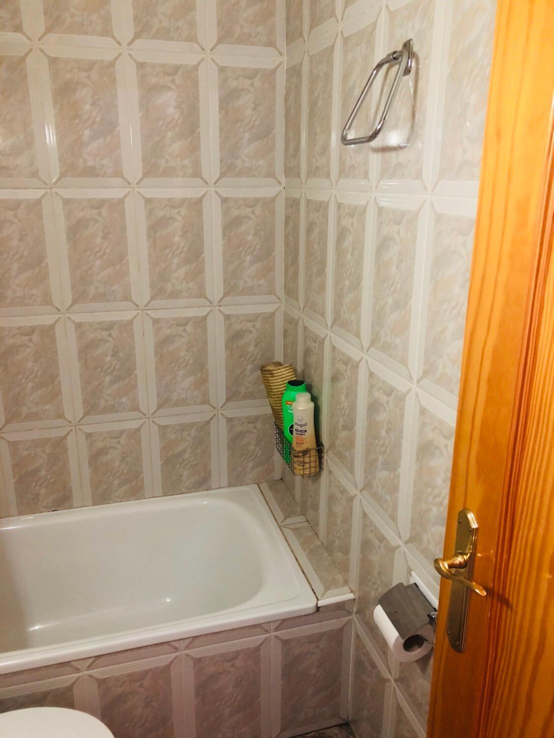 Twin Room - Photo 12
