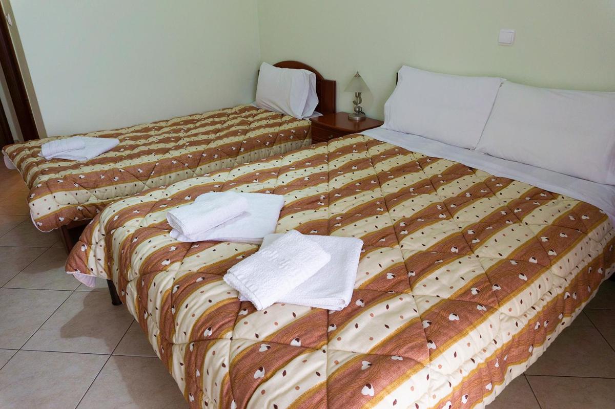 Triple Room with Terrace photo 2
