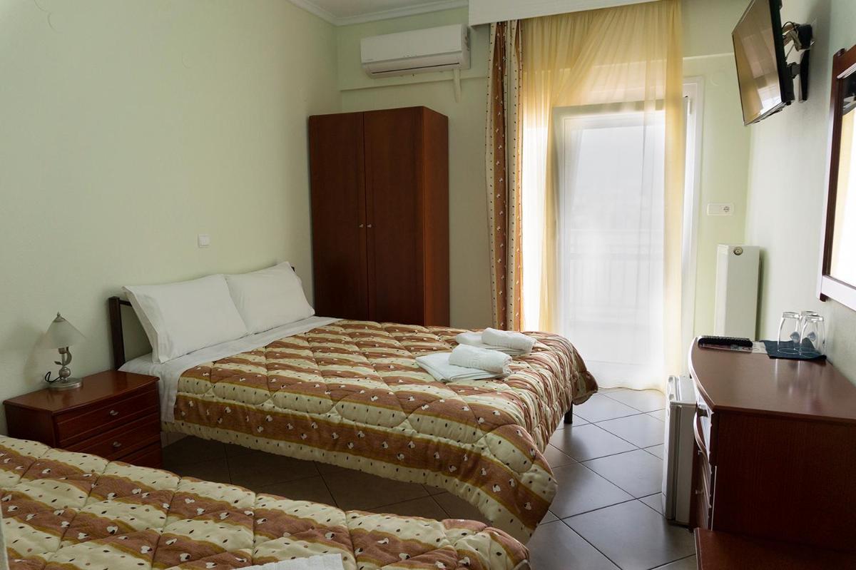 Triple Room with Terrace photo 3