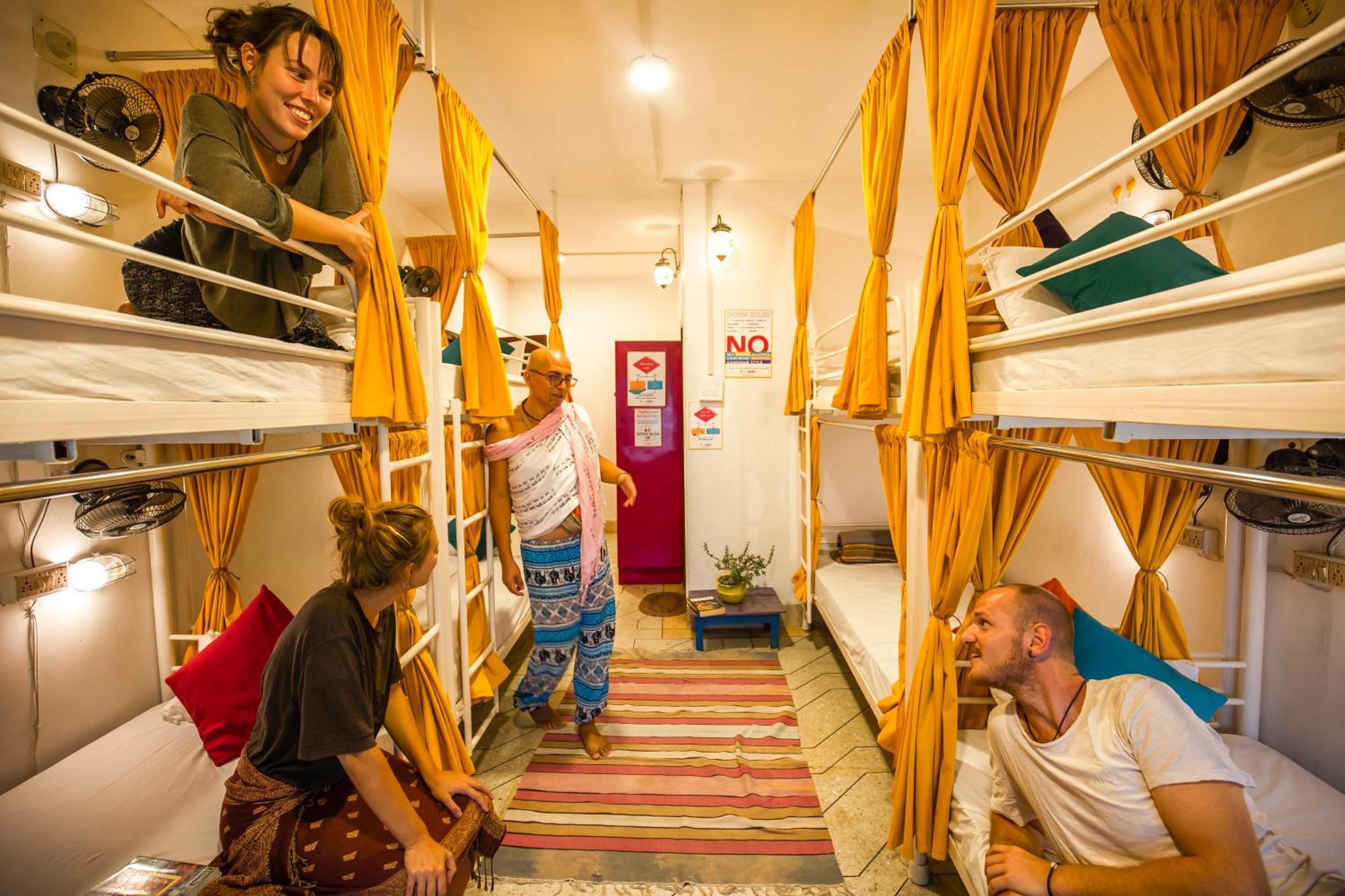 Bed in 14 Bed Mixed AC Dormitory Room with Shared Bathroom photo 3