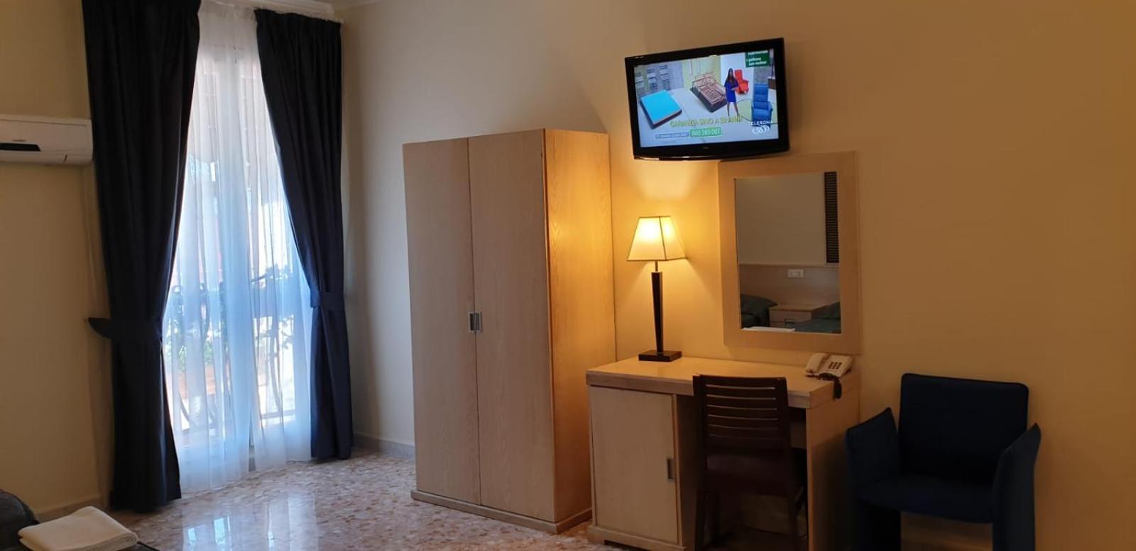 Quadruple Room - Photo 1