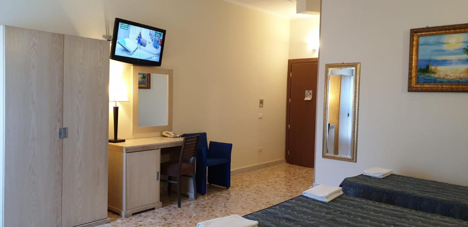 Quadruple Room - Photo 4