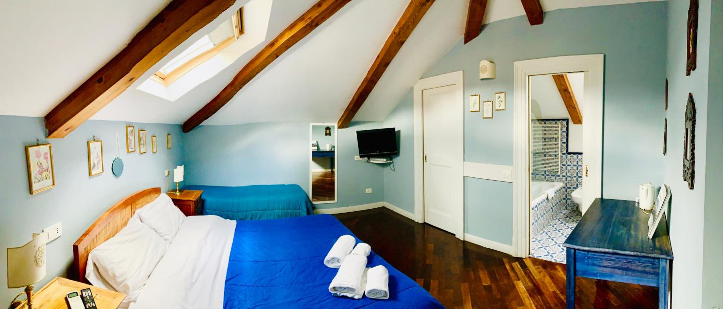 Standard Double Room - Photo 18
