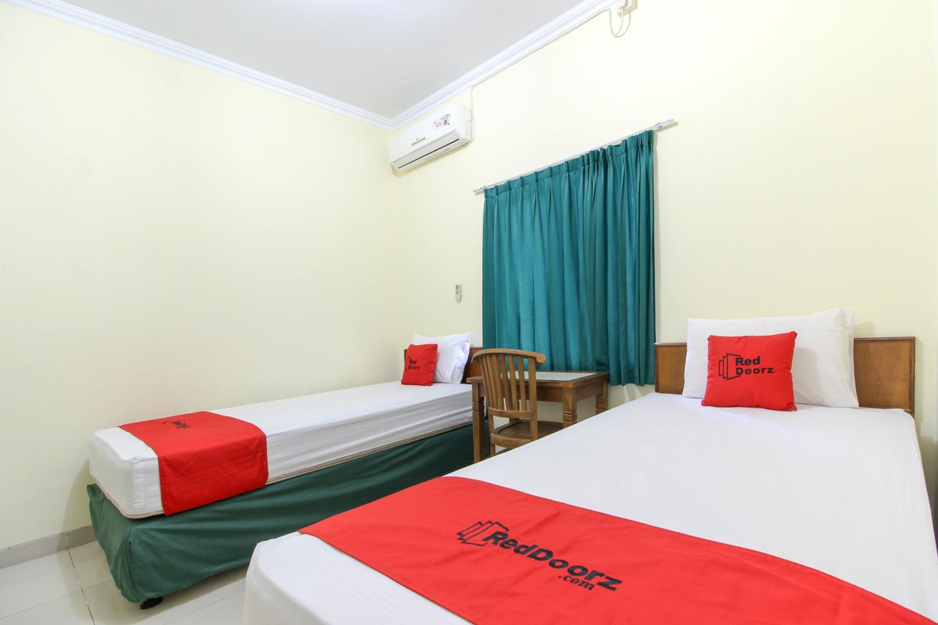 Twin Room - Photo 2