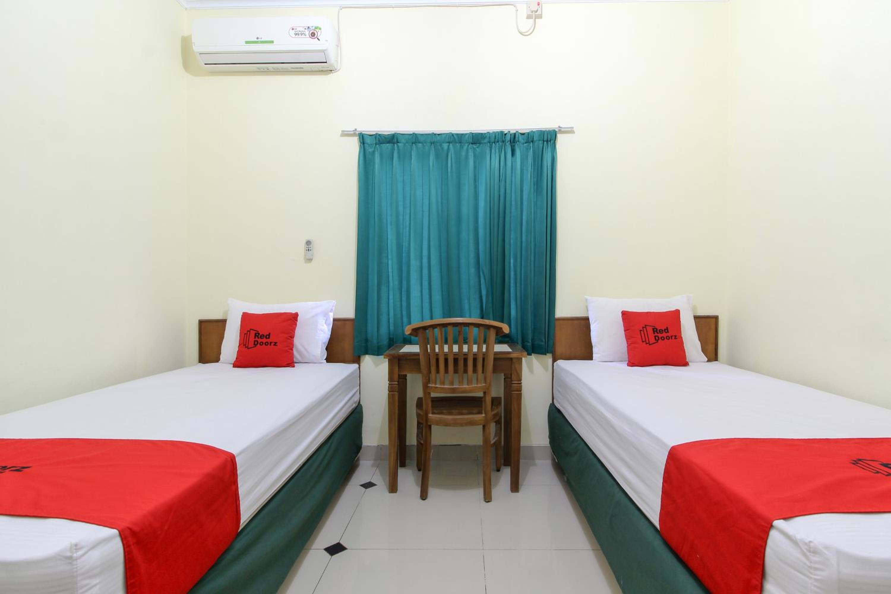 Twin Room - Photo 3