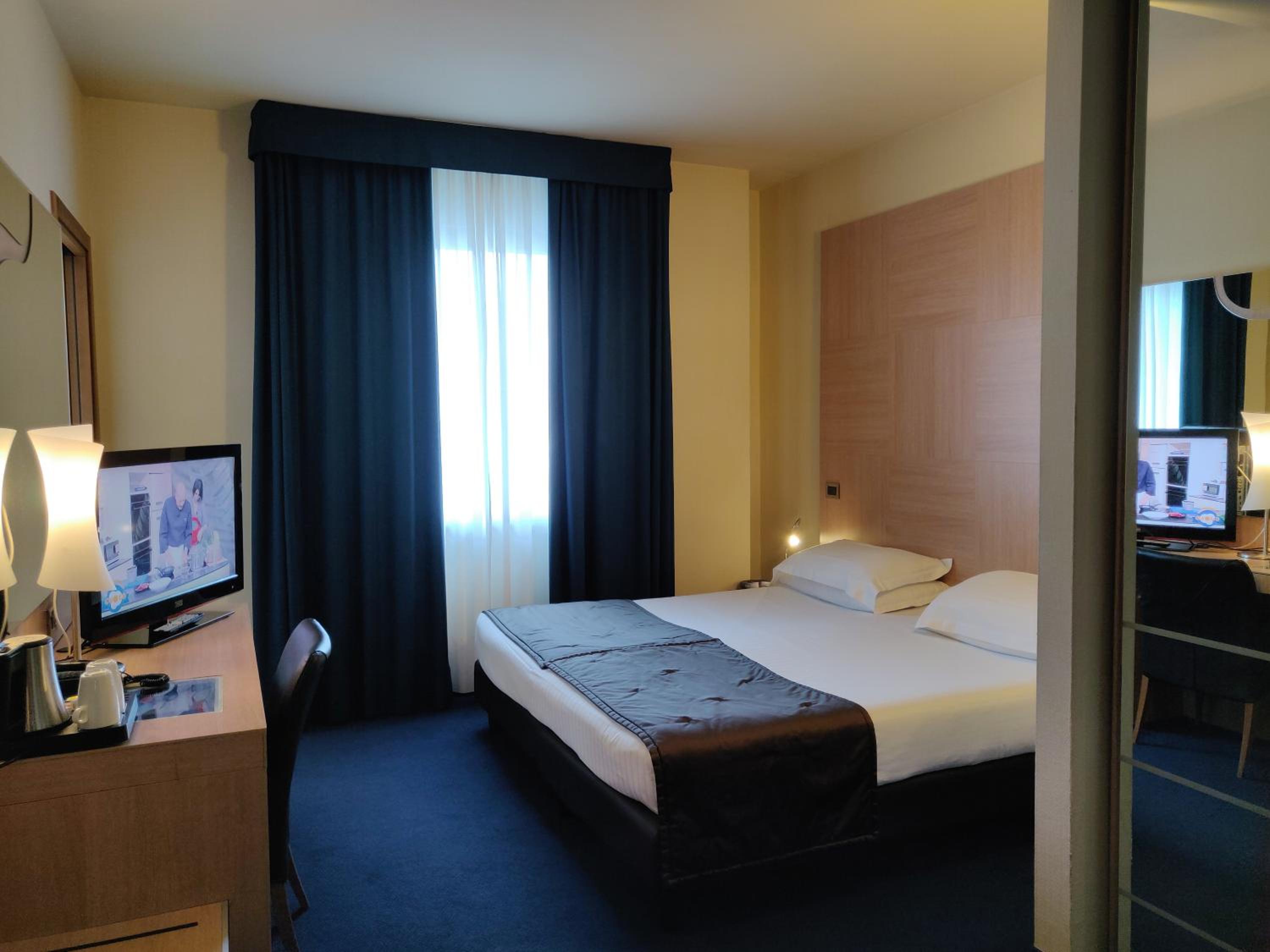 Executive Queen Room - Photo 7