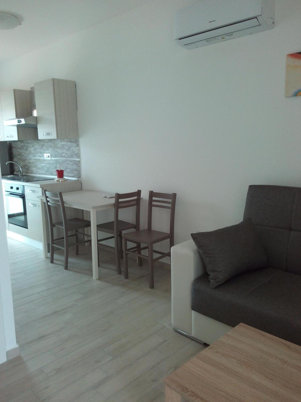 One-Bedroom House - Photo 12