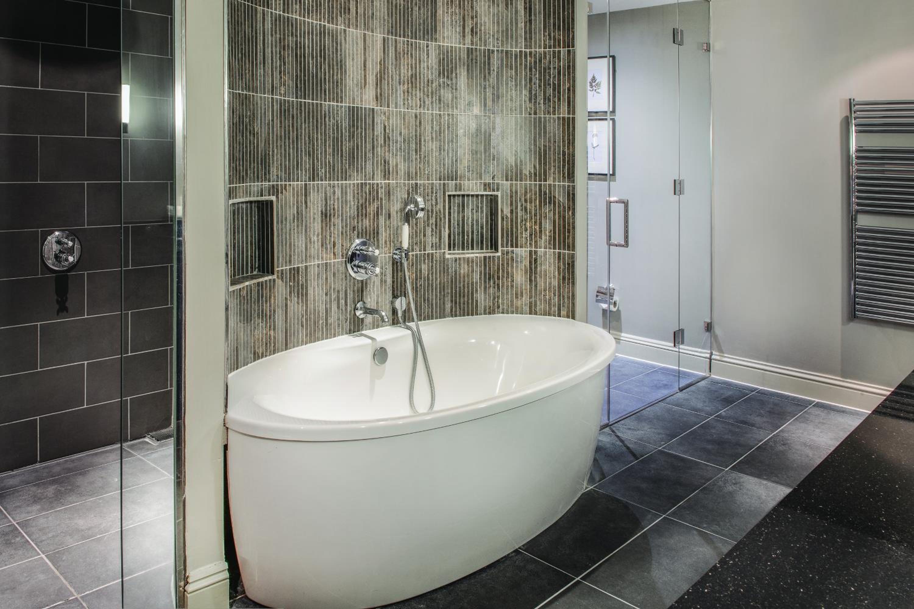 Mansion House Deluxe Suite - Photo 6