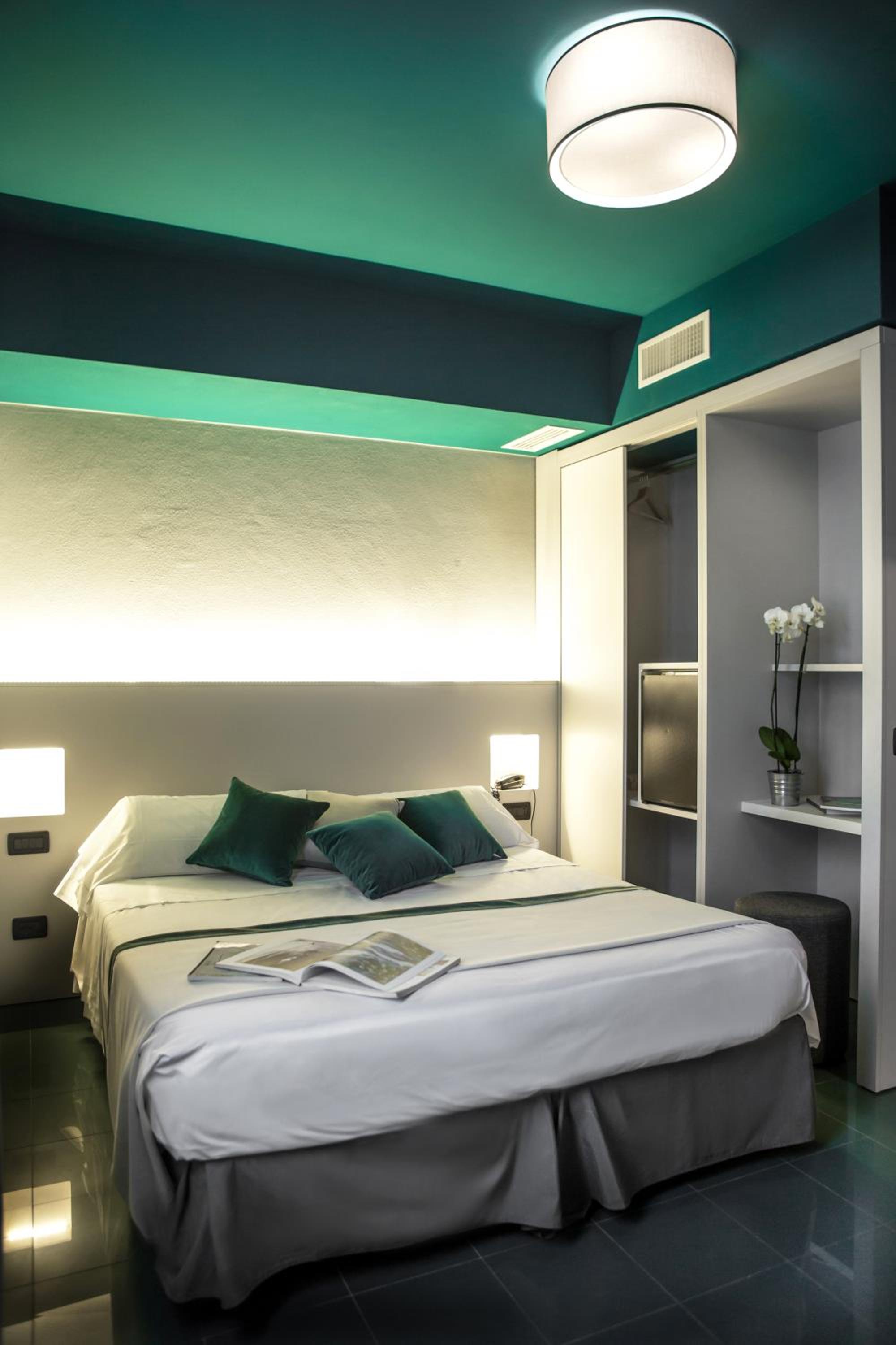 Double or Twin Room - Photo 3