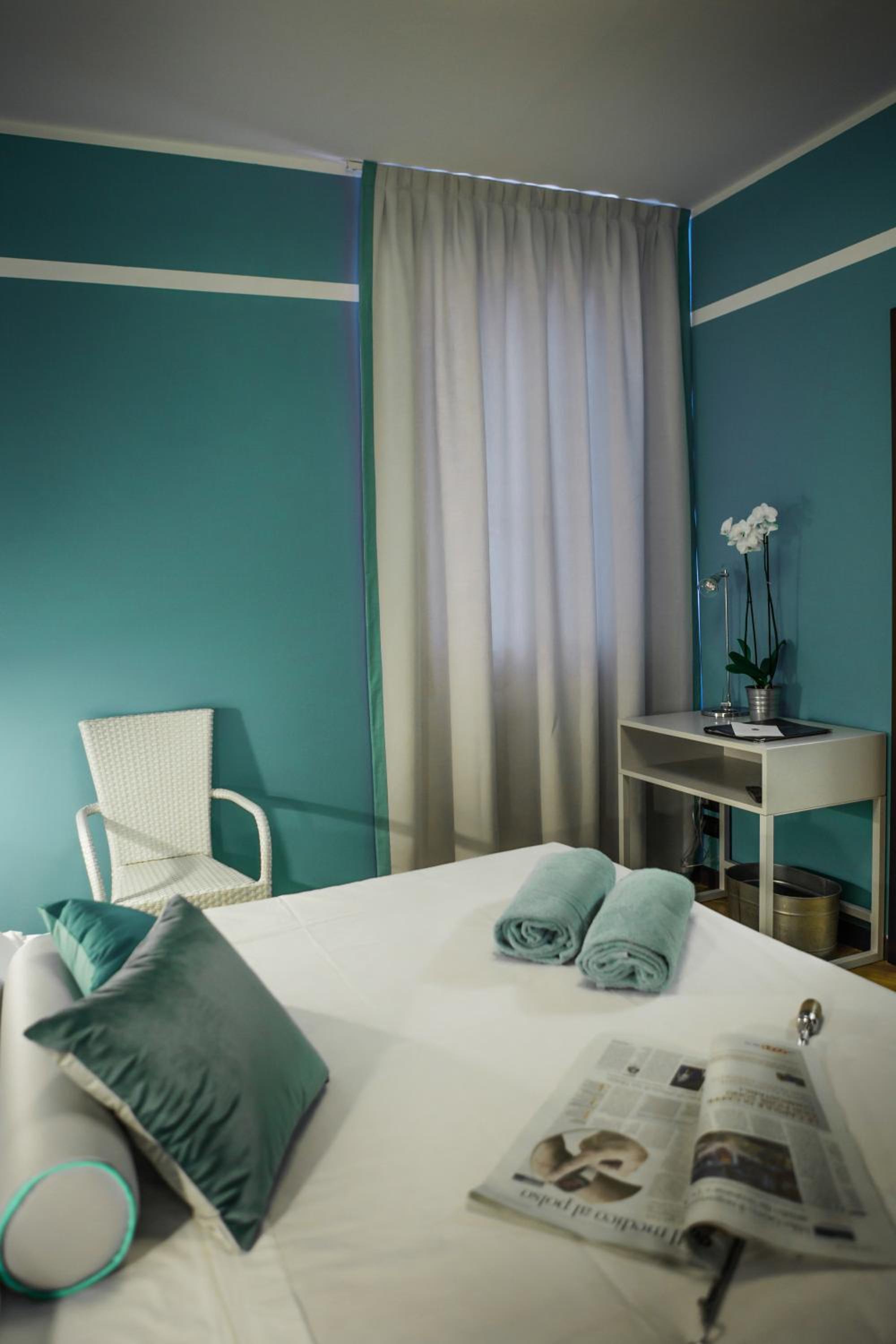 Double or Twin Room - Photo 10