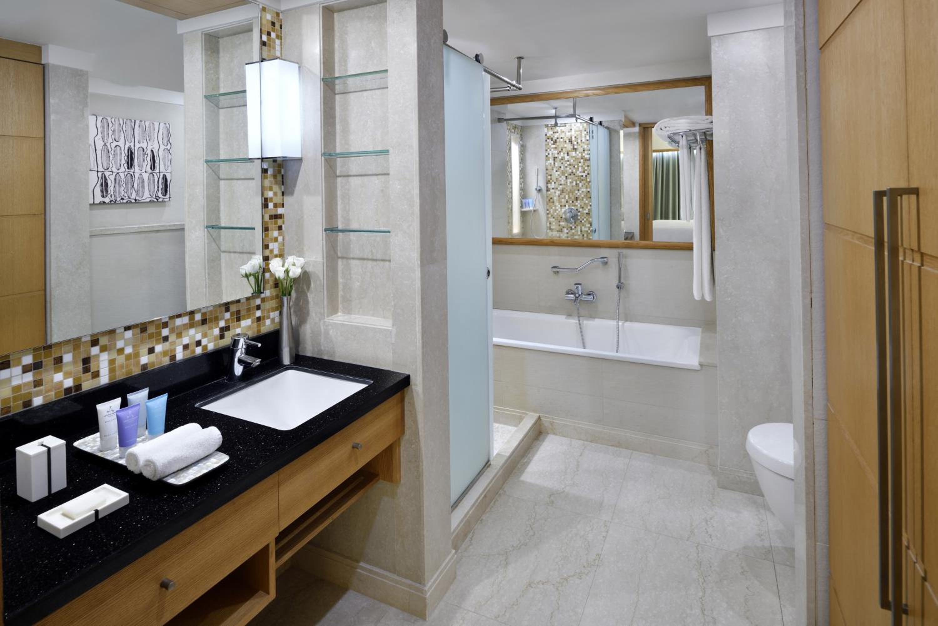 Superior, Guest room, 1 King, City view - Photo 2