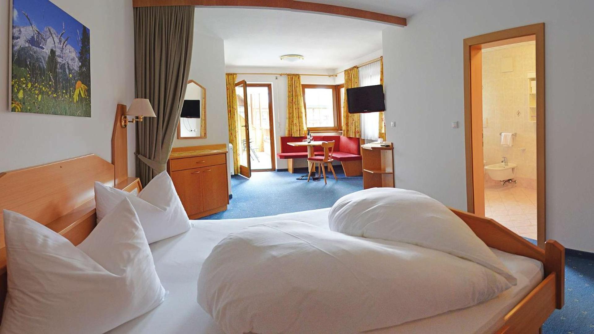 Junior Suite with Balcony photo 1