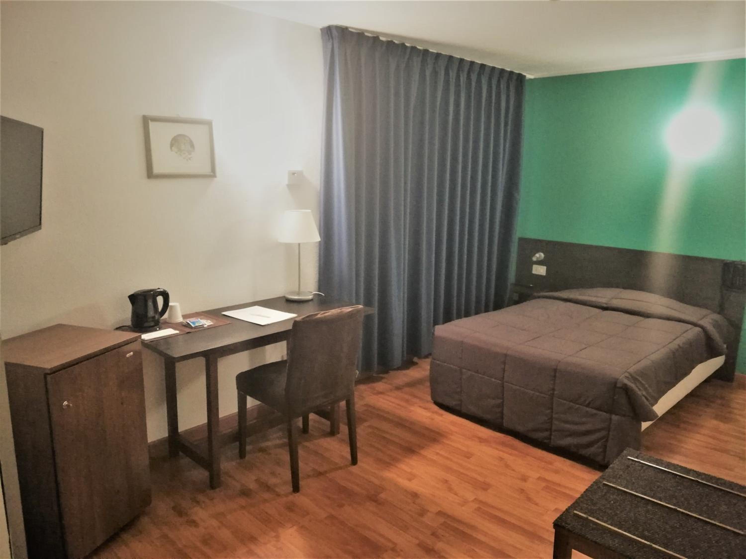 Standard Double Room - Photo 16