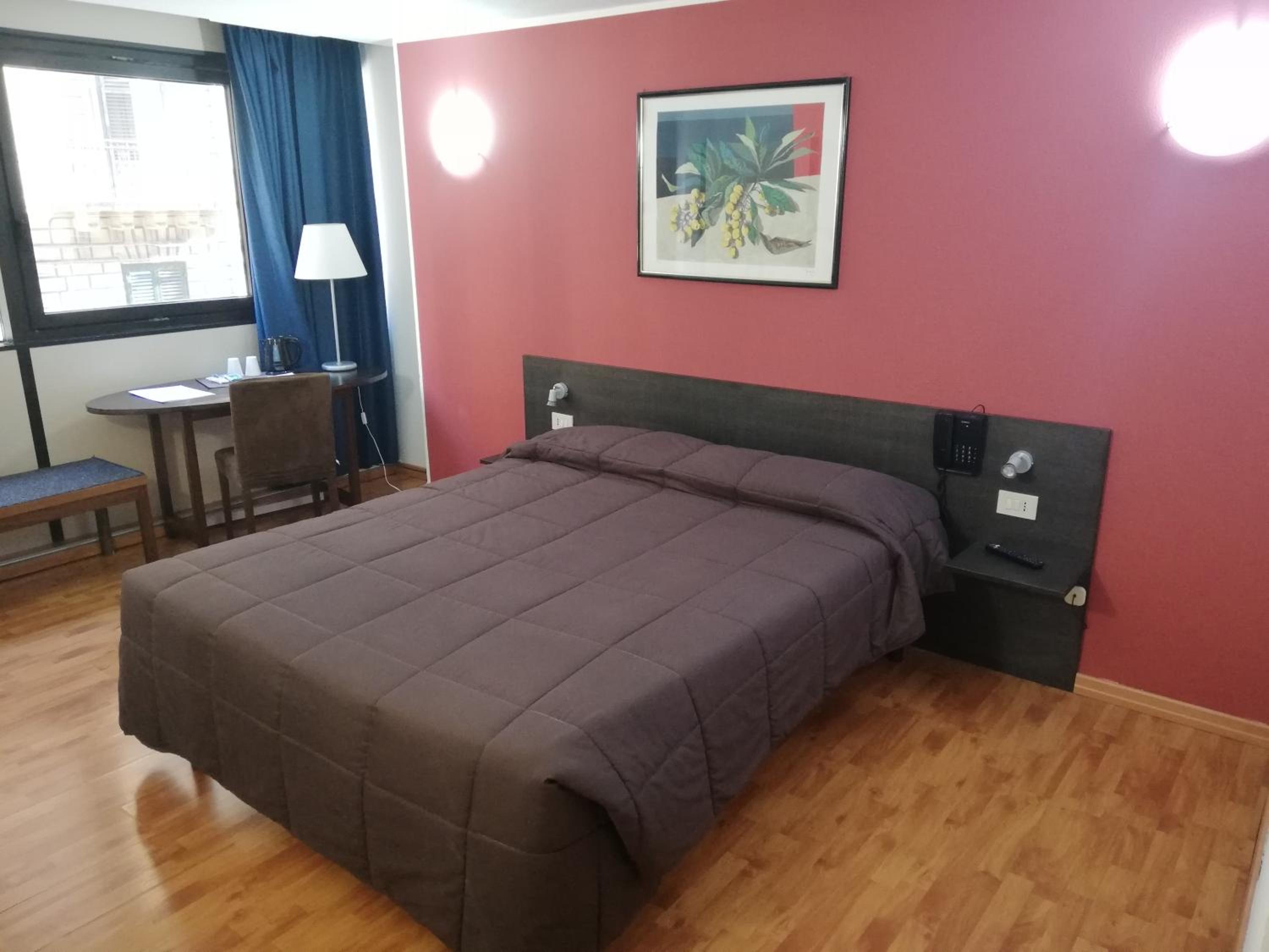 Standard Double Room - Photo 17