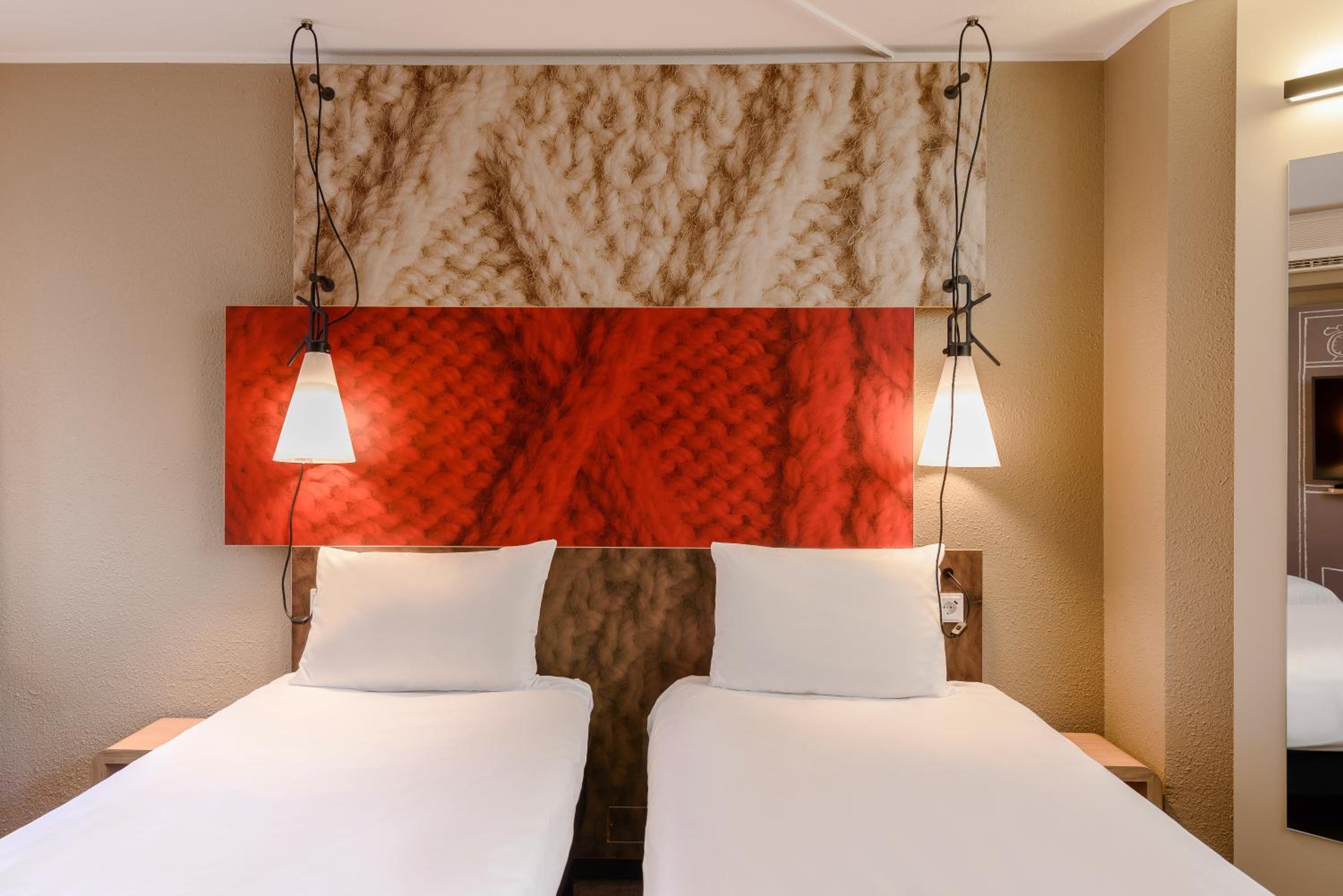 Standard Twin Room - Photo 1