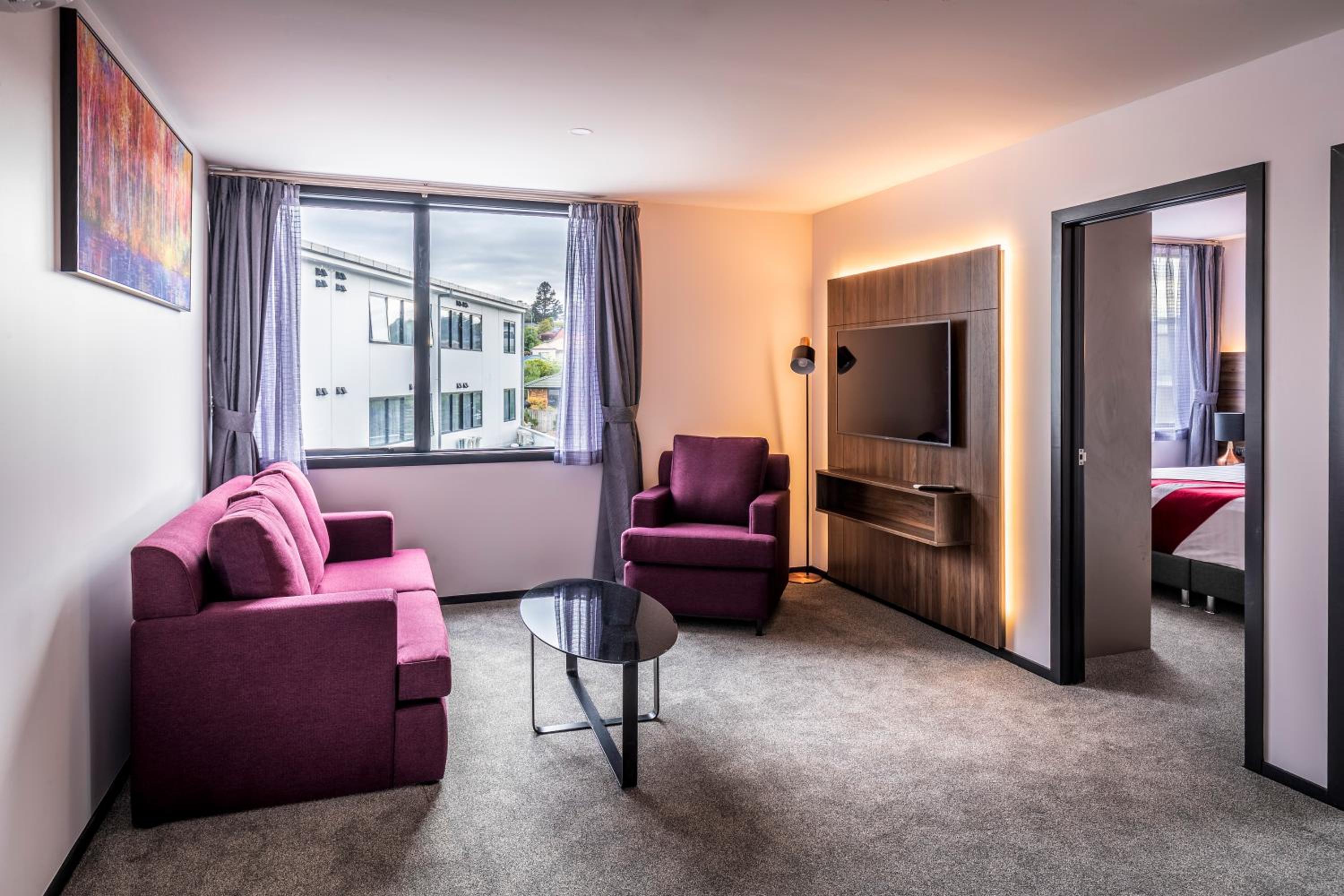 Two Bedroom Suite with Two Bathrooms thumbnail 6