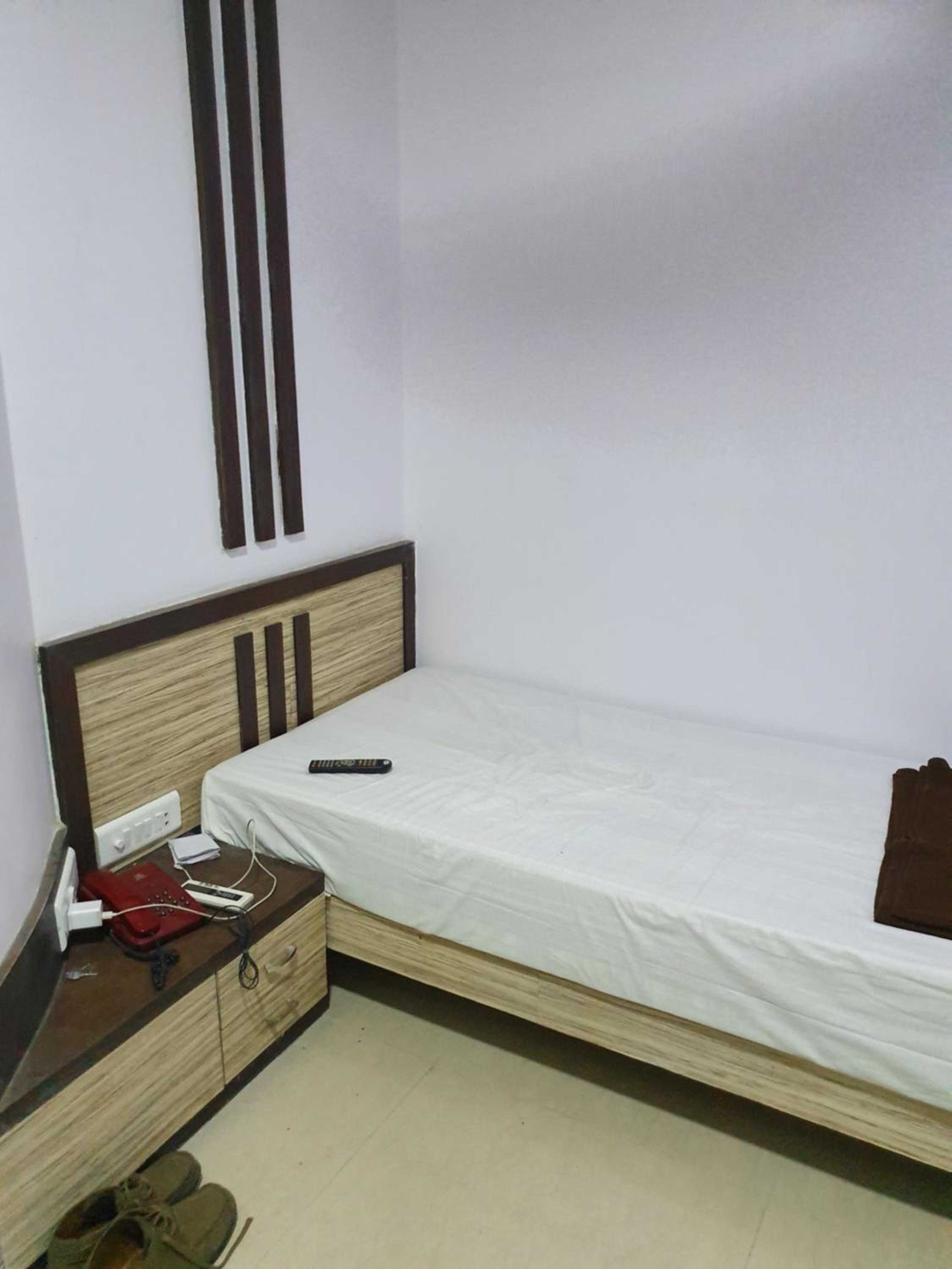 Single Room Non AC  photo 1