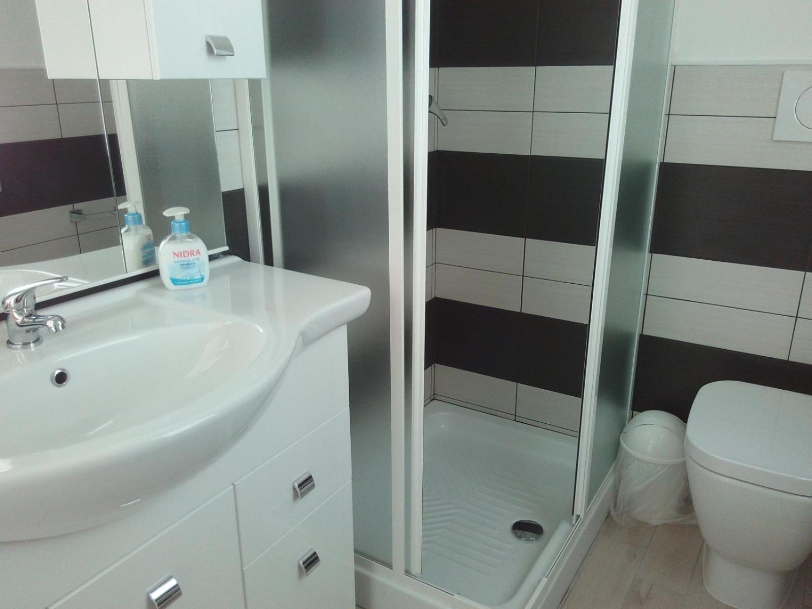 One-Bedroom House - Photo 9