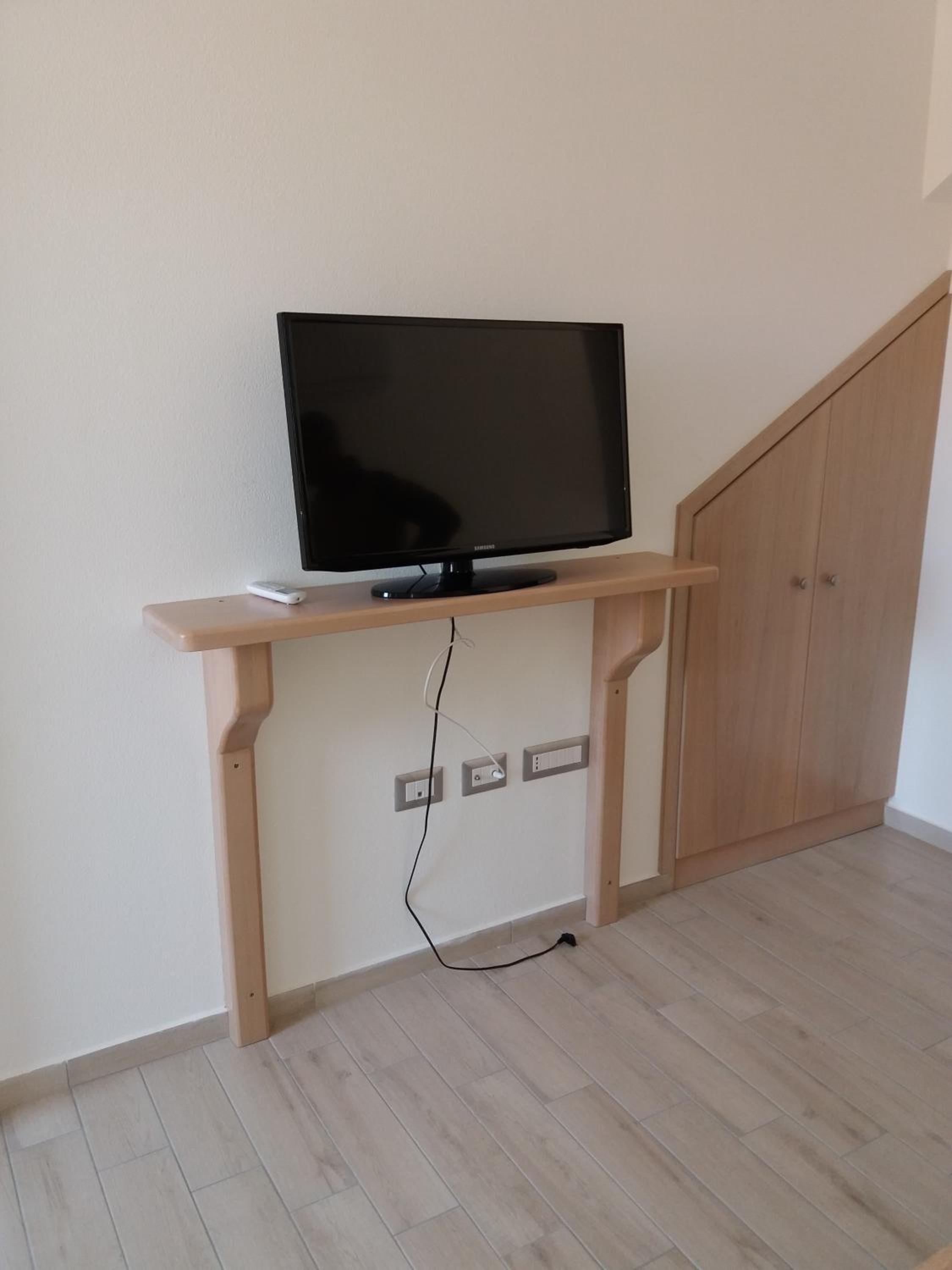 One-Bedroom House - Photo 2
