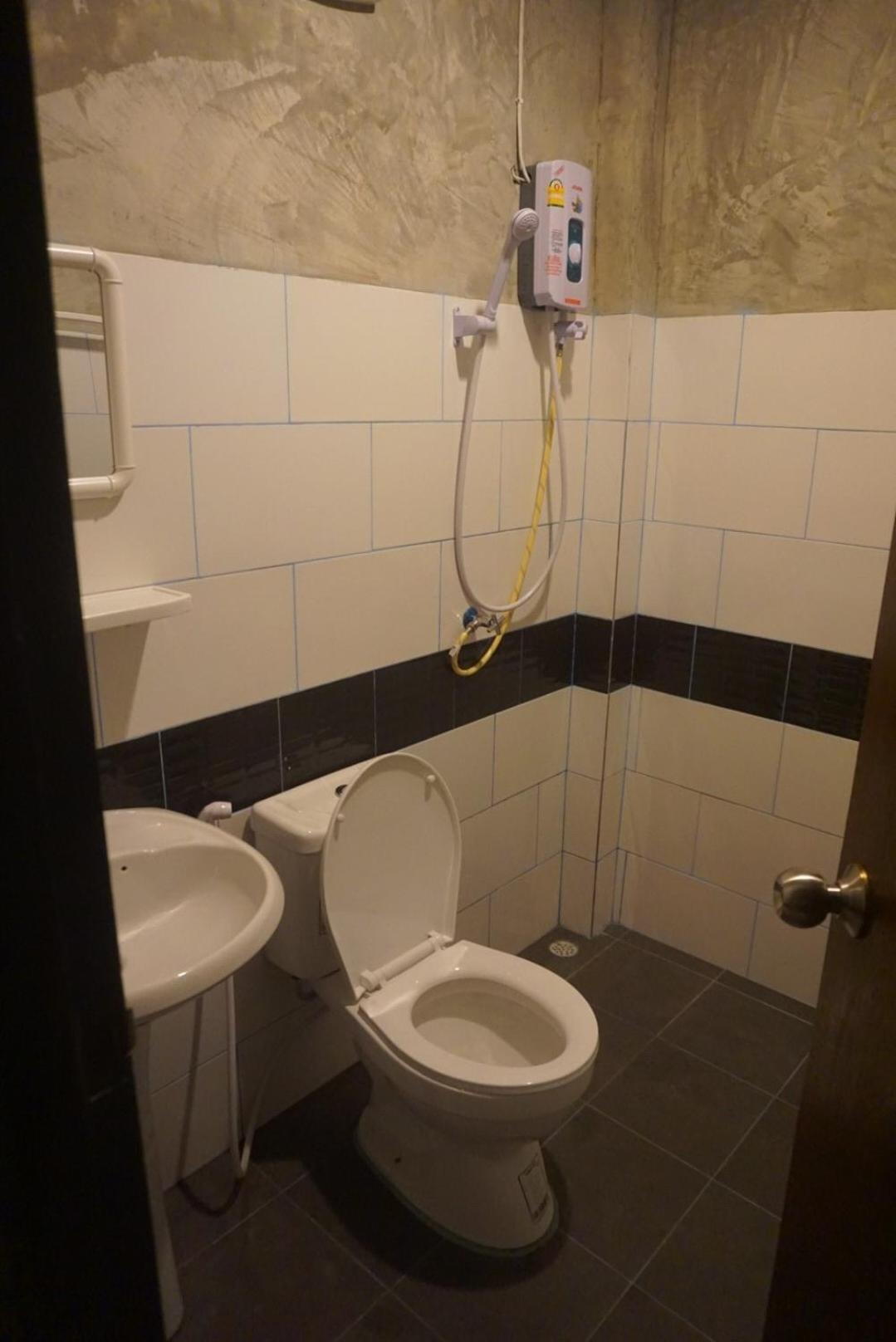 Small Double Room - Photo 17
