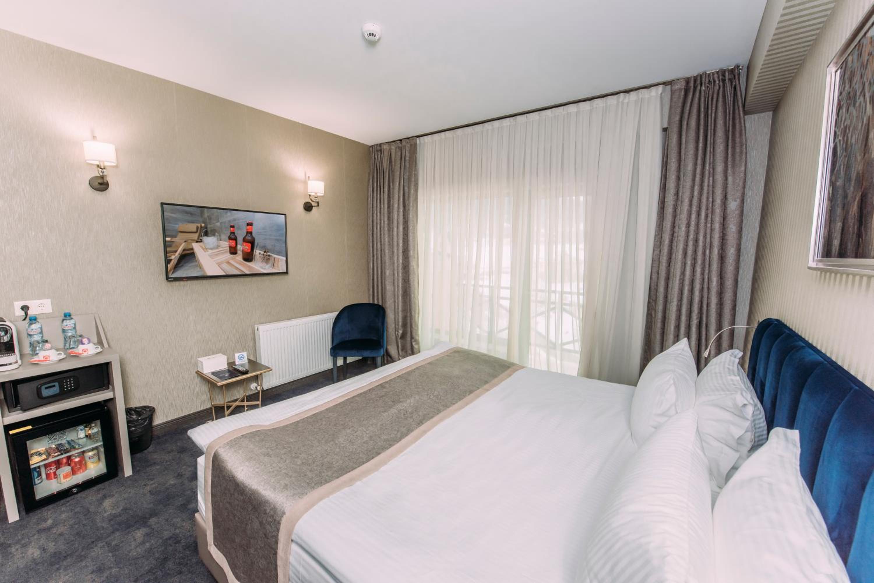 Deluxe King Room - Photo 3