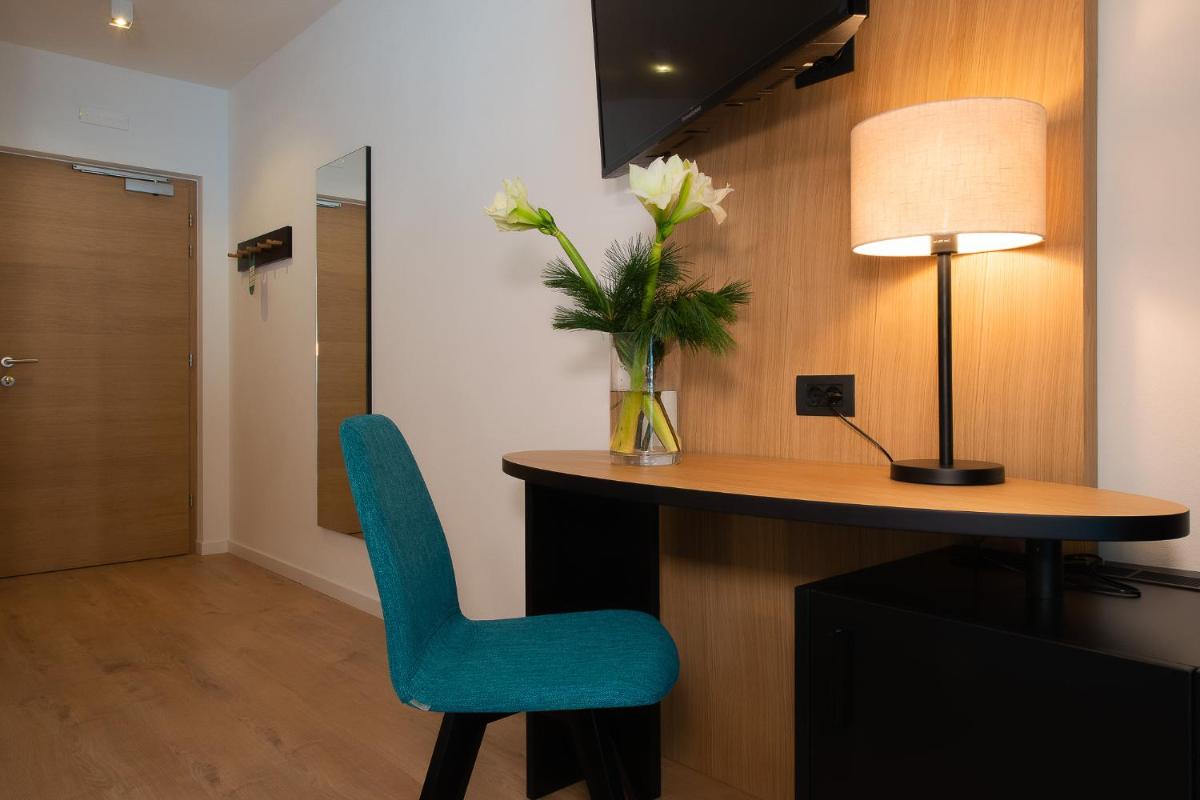 Superior Double or Twin Room with Mountain View photo 3