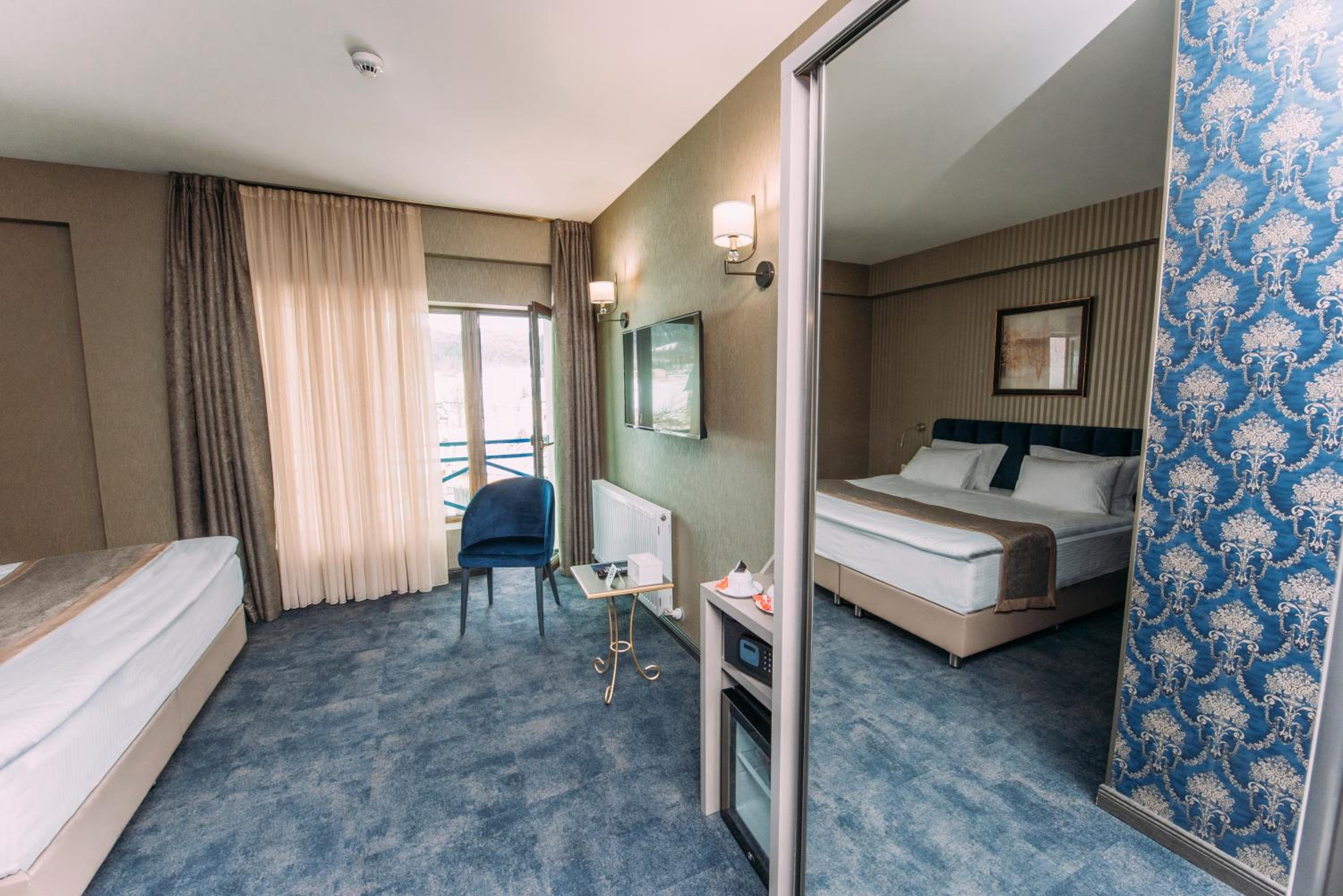 Deluxe King Room - Photo 5
