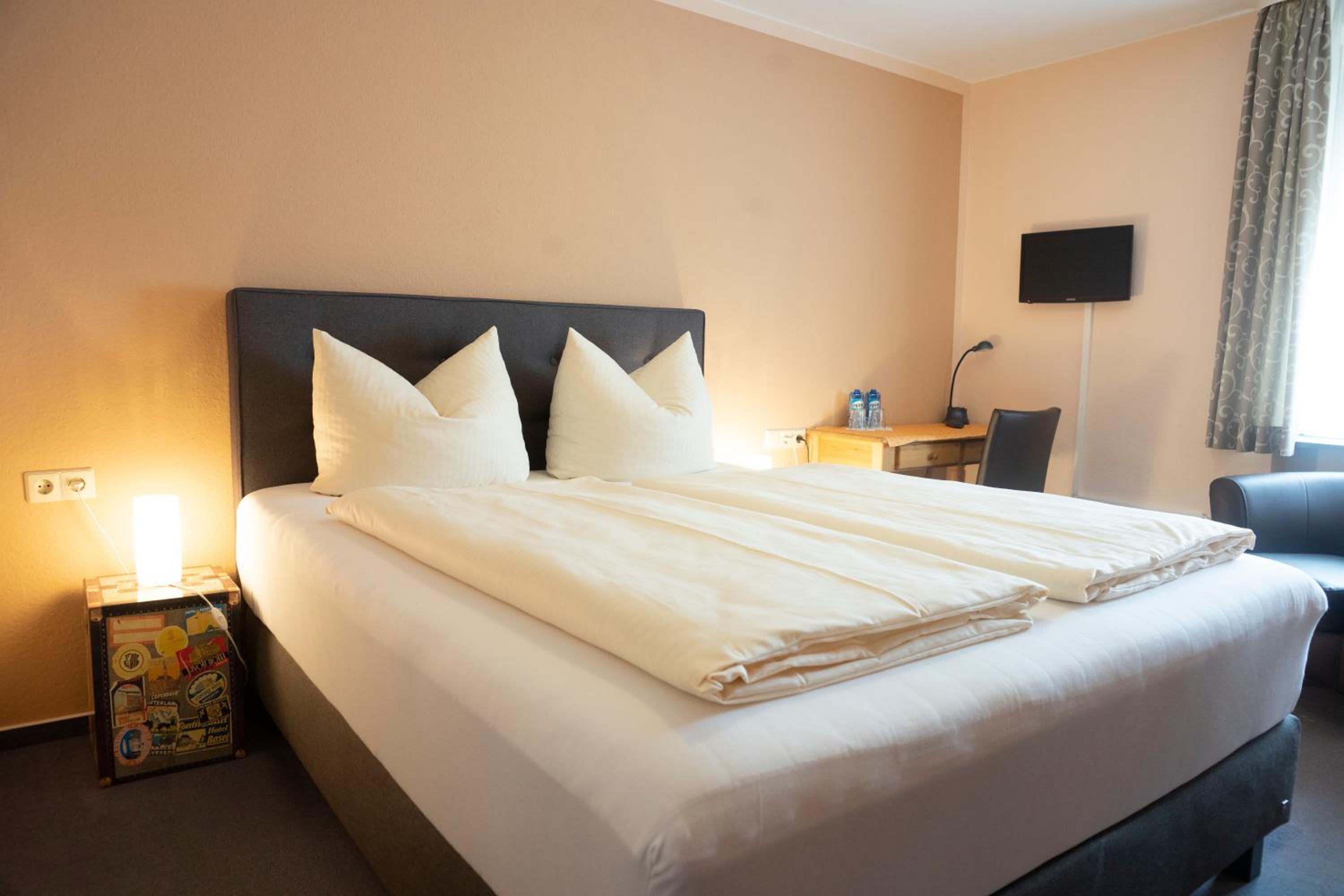 Small Double Room - Photo 7
