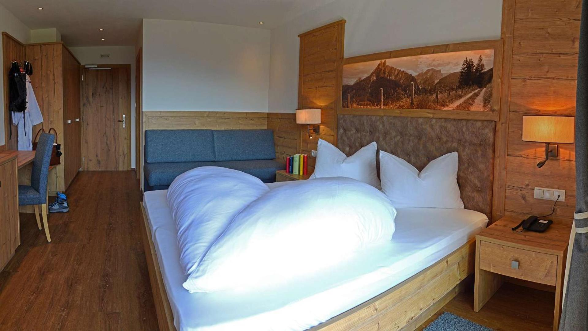 Double or Twin Room with Balcony photo 3
