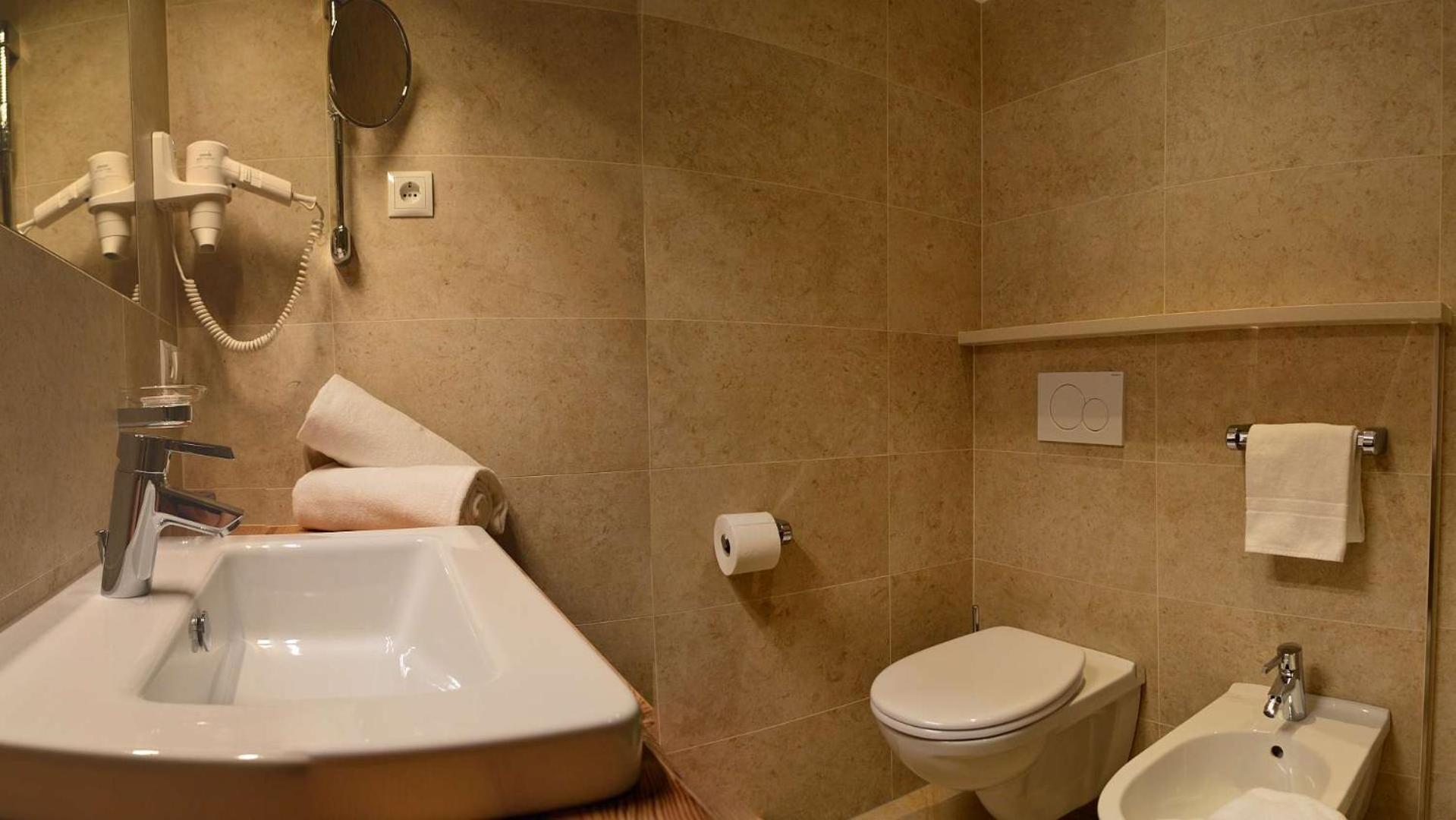 Double or Twin Room with Balcony photo 2