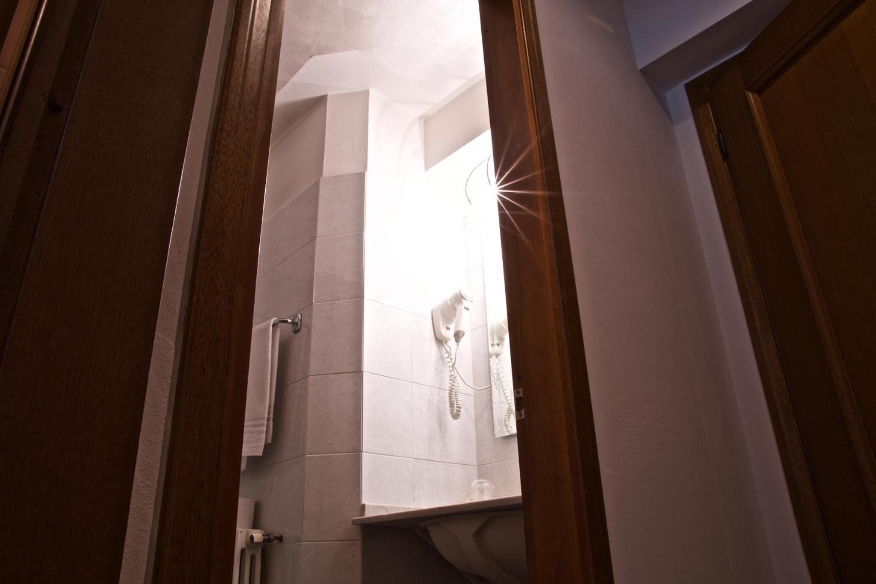 Superior Suite - Photo 5