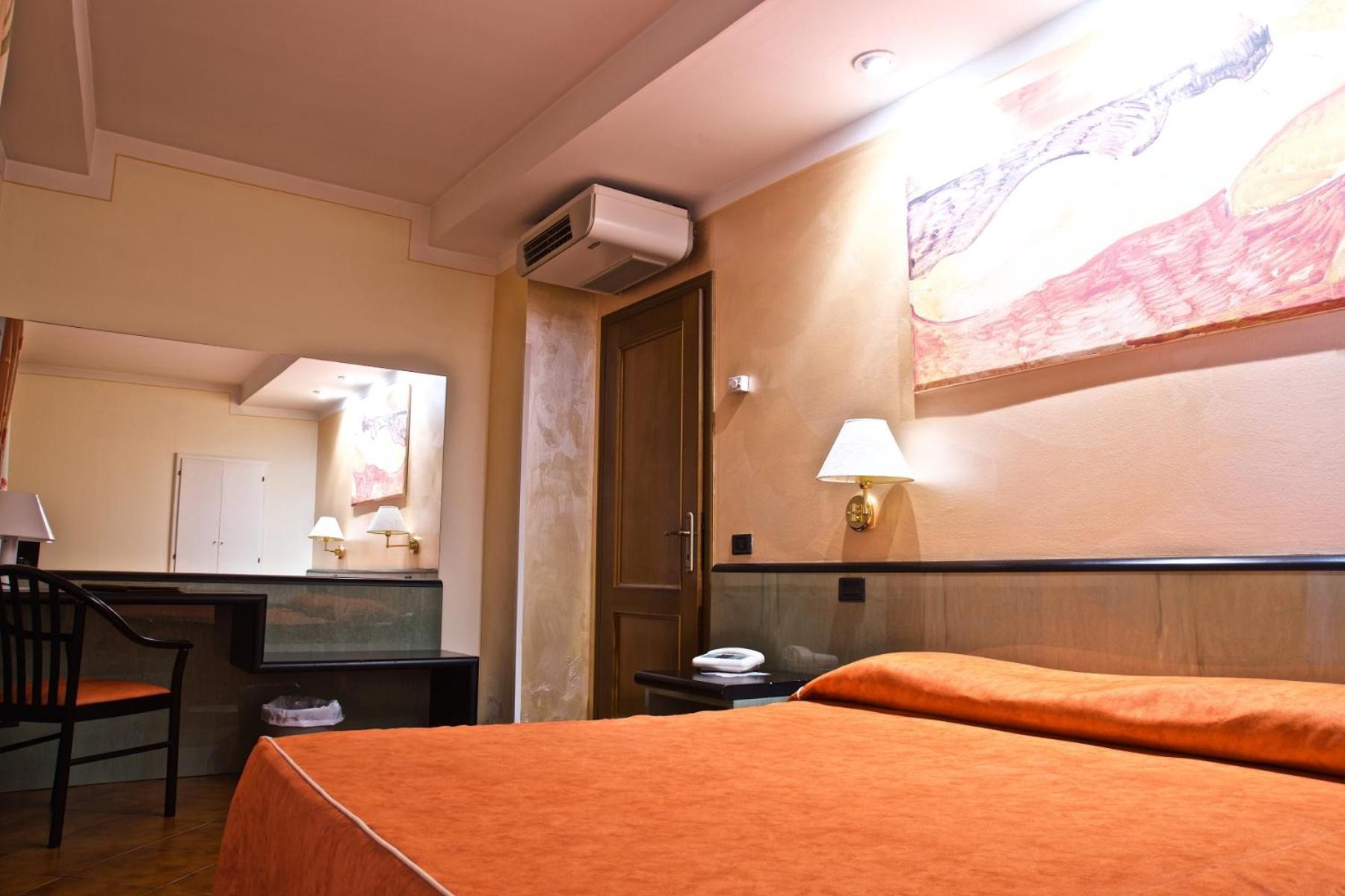 Superior Suite - Photo 8
