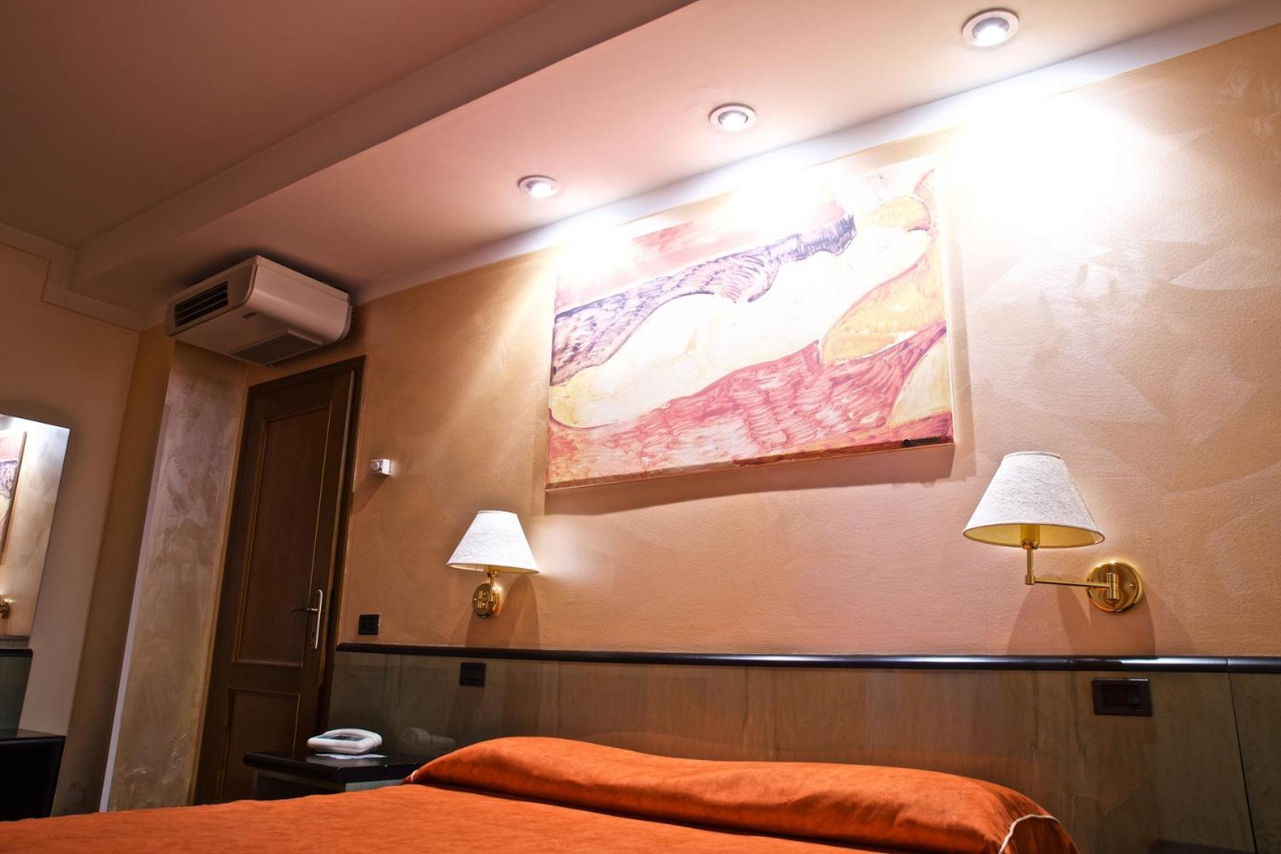 Superior Suite - Photo 9