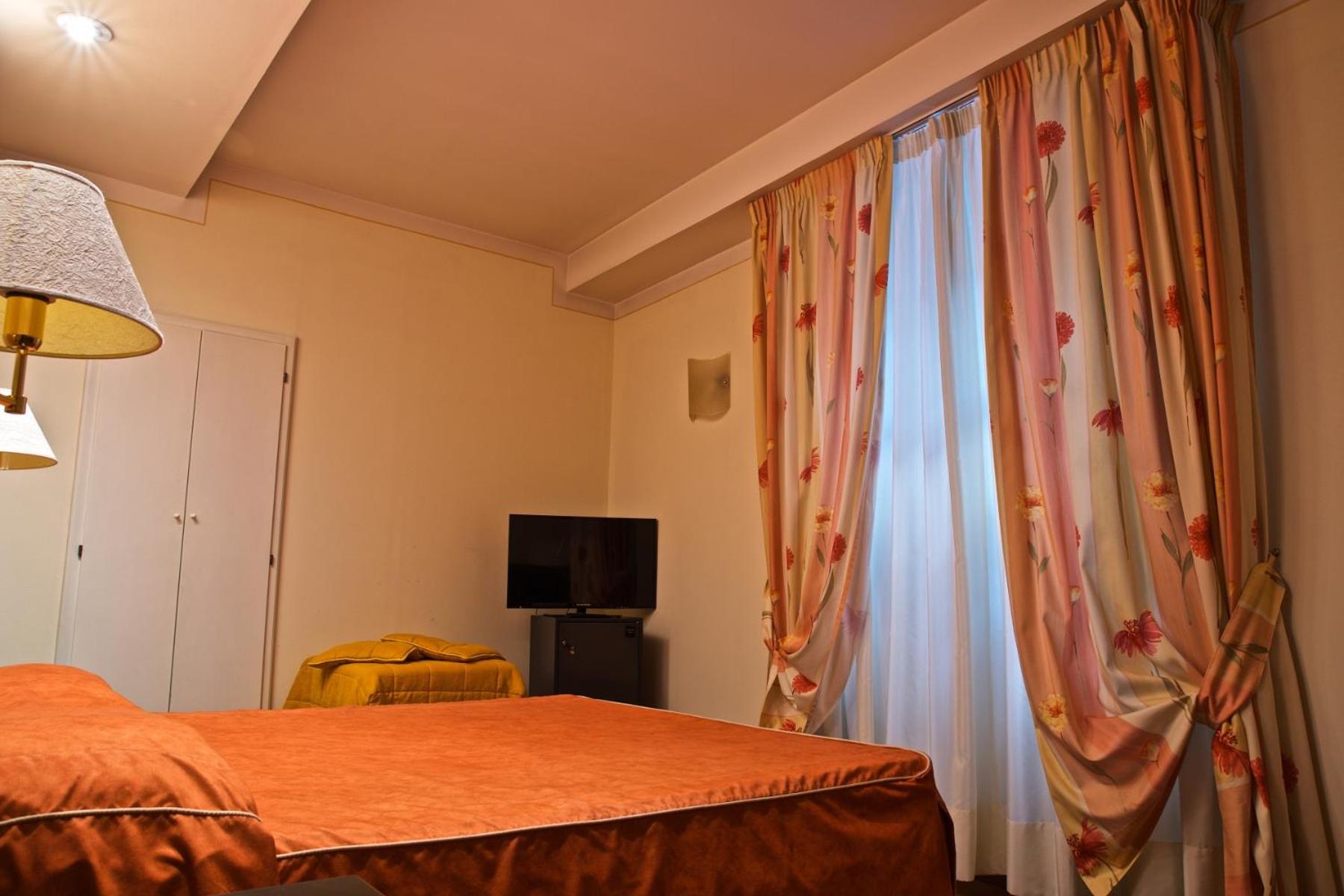 Superior Suite - Photo 10
