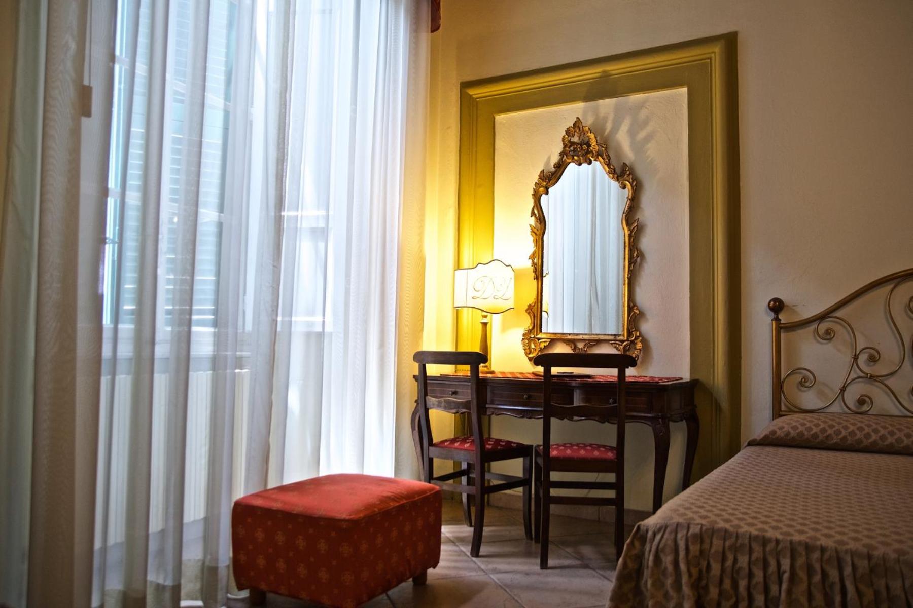 Deluxe Suite - Photo 9