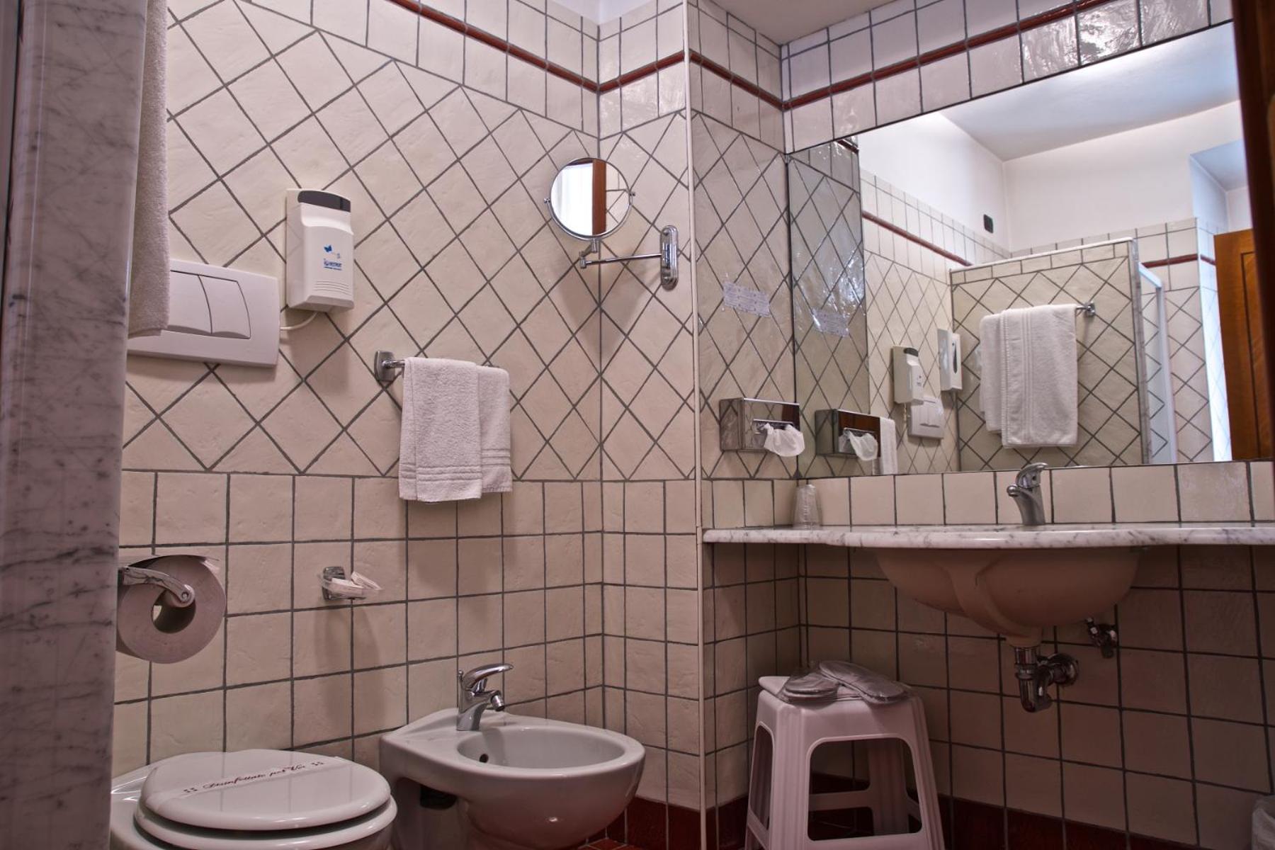 Triple Room - Photo 21