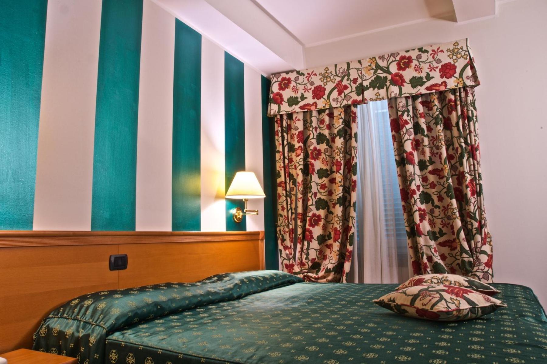Superior Double or Twin Room - Photo 5