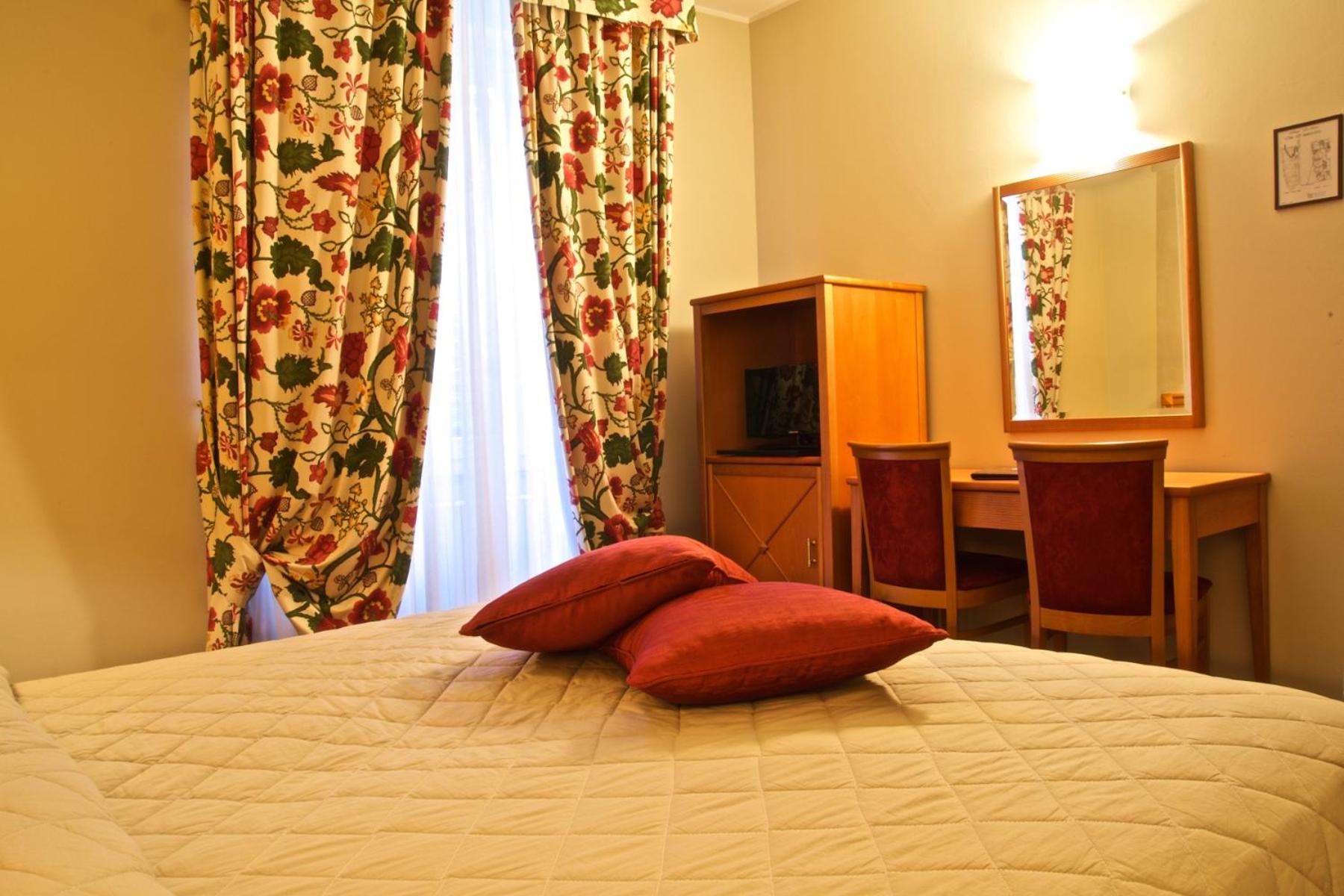 Superior Double or Twin Room - Photo 8