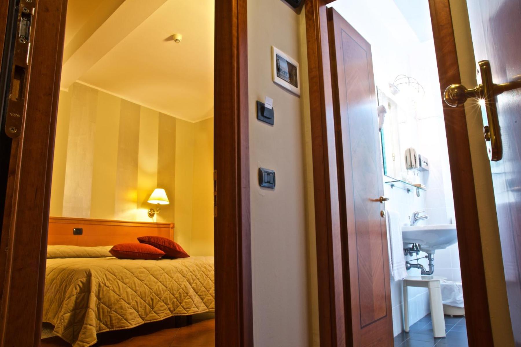Superior Double or Twin Room - Photo 10