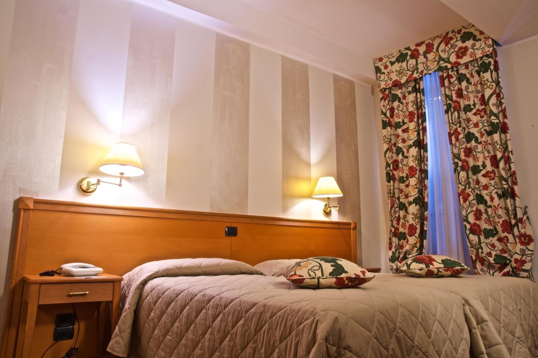 Superior Double or Twin Room - Photo 11