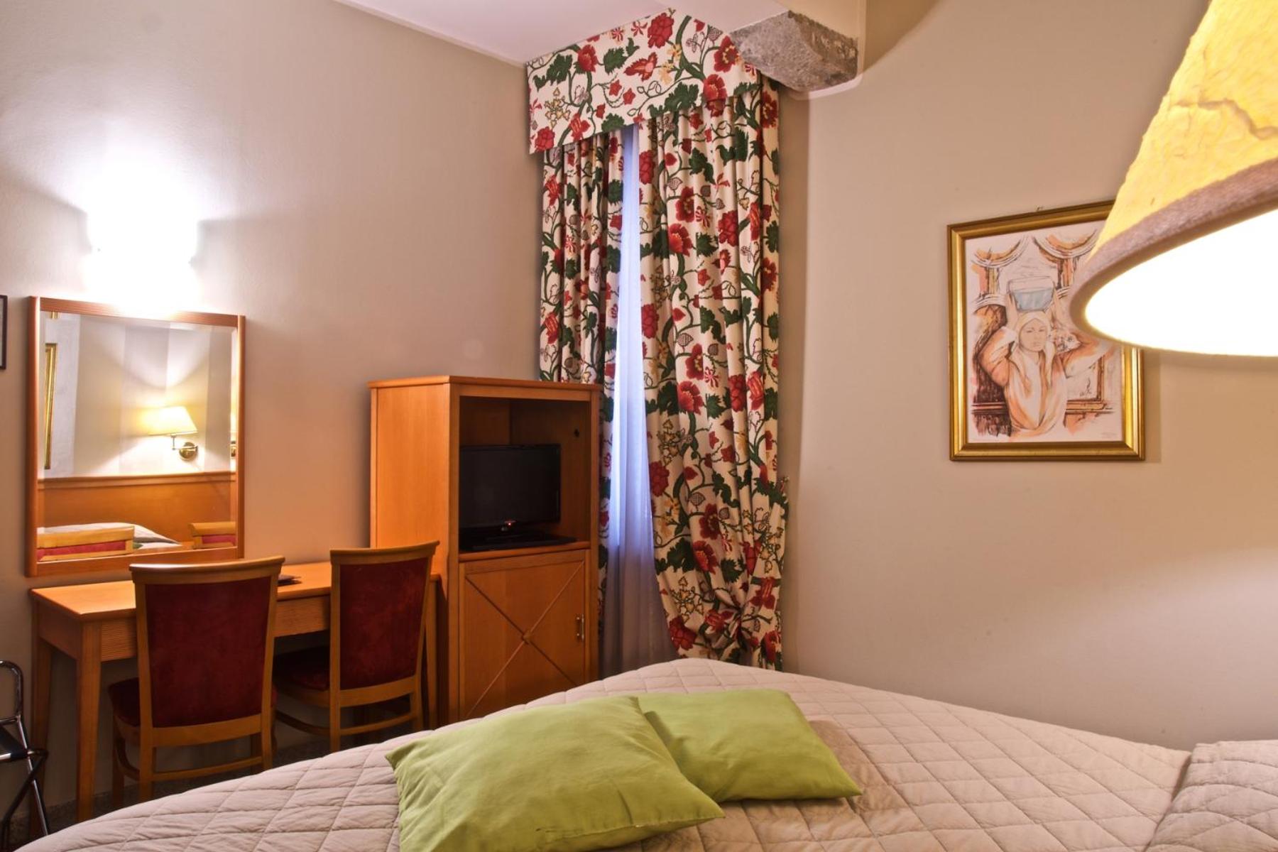 Superior Double or Twin Room - Photo 64