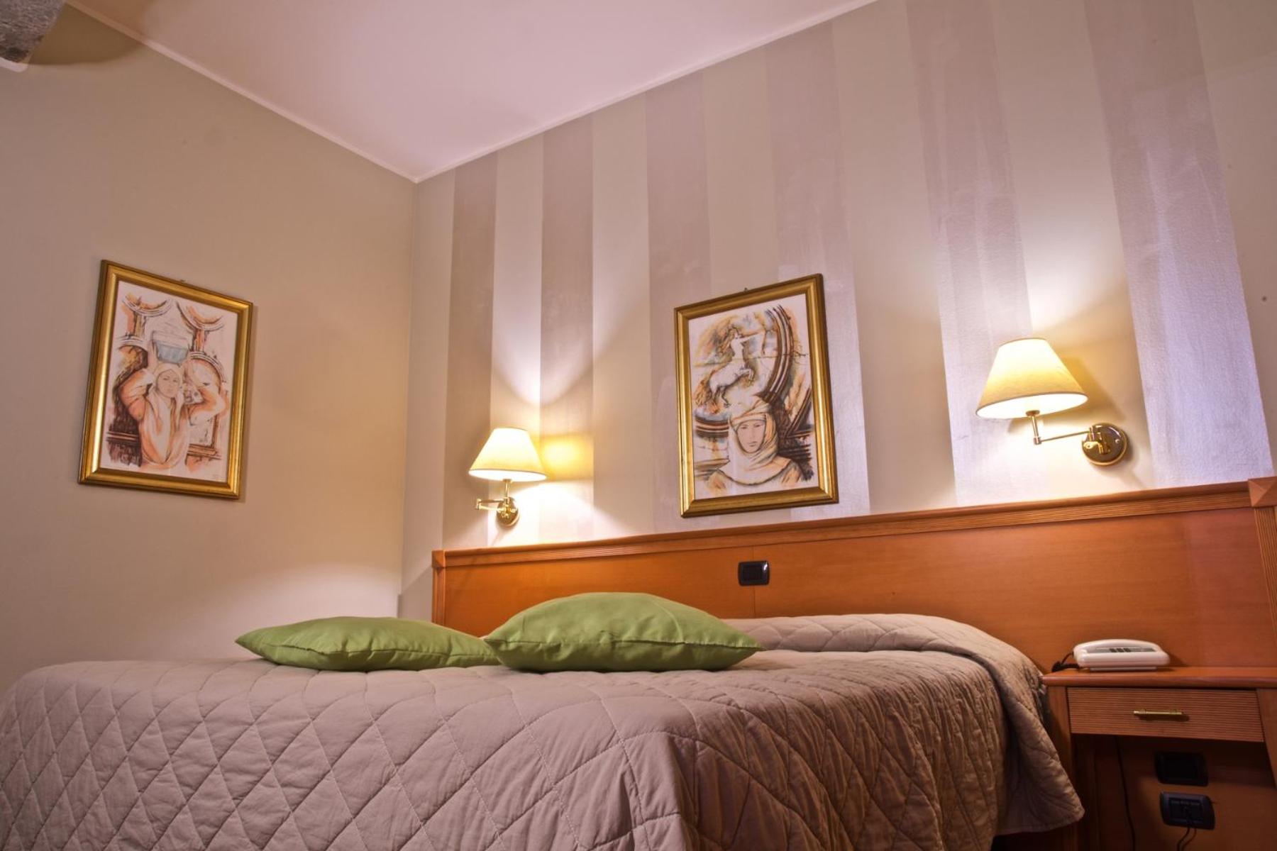 Superior Double or Twin Room - Photo 12
