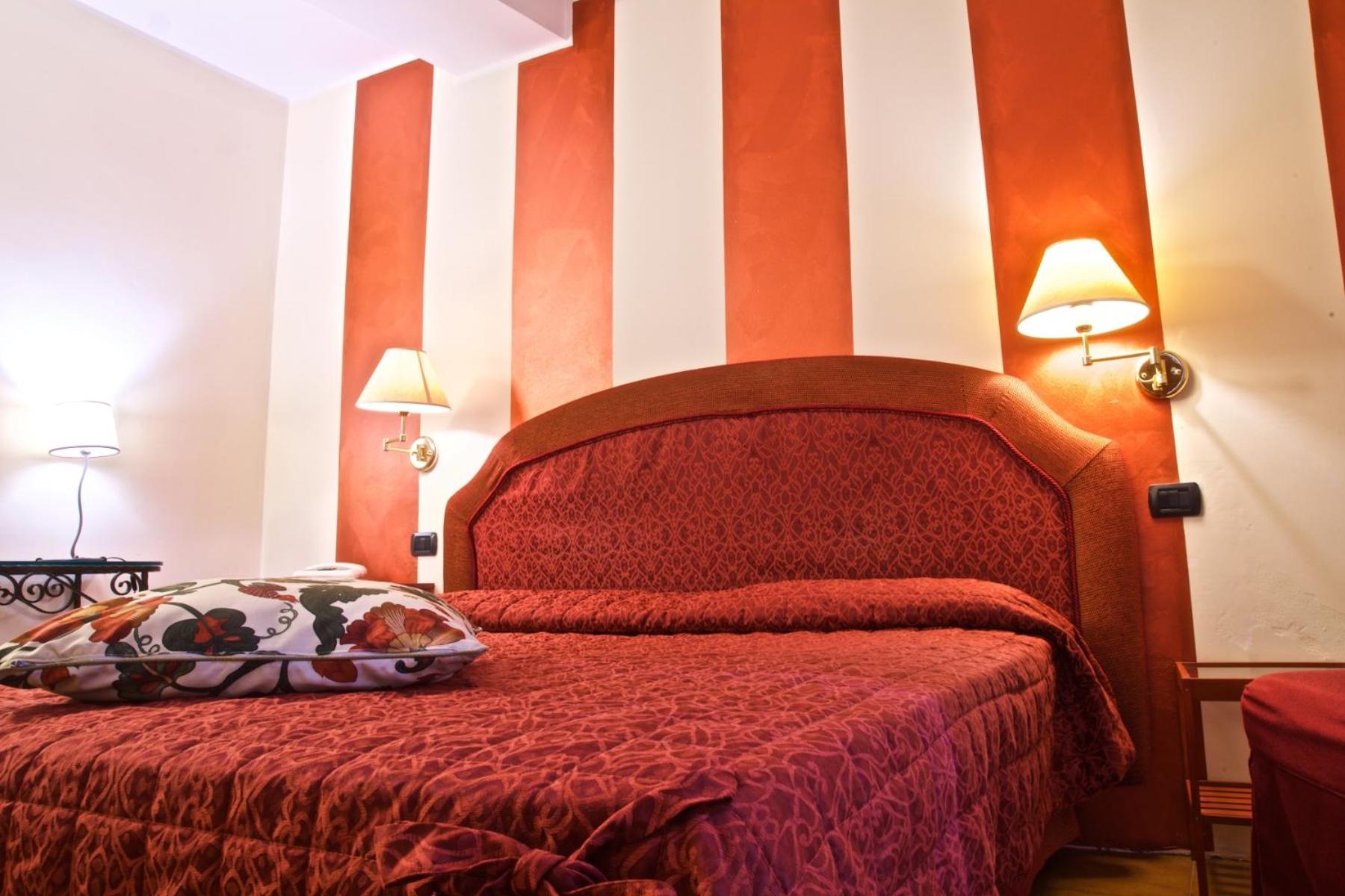 Superior Double or Twin Room - Photo 13
