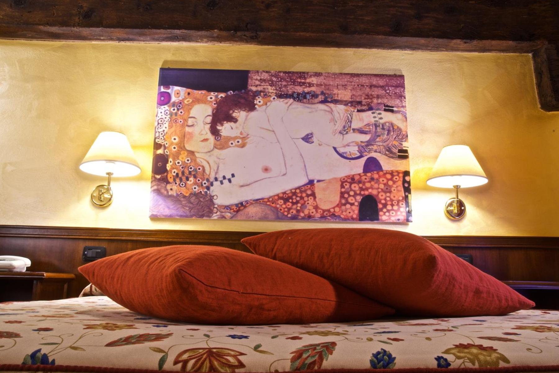 Superior Double or Twin Room - Photo 15