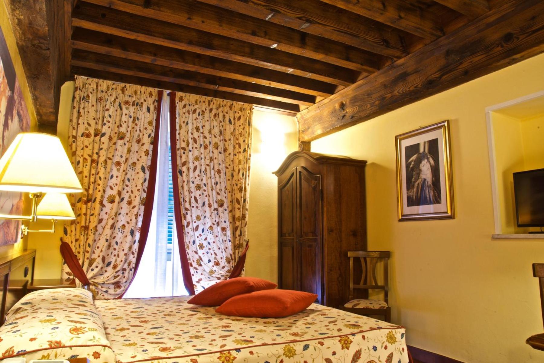 Superior Double or Twin Room - Photo 17