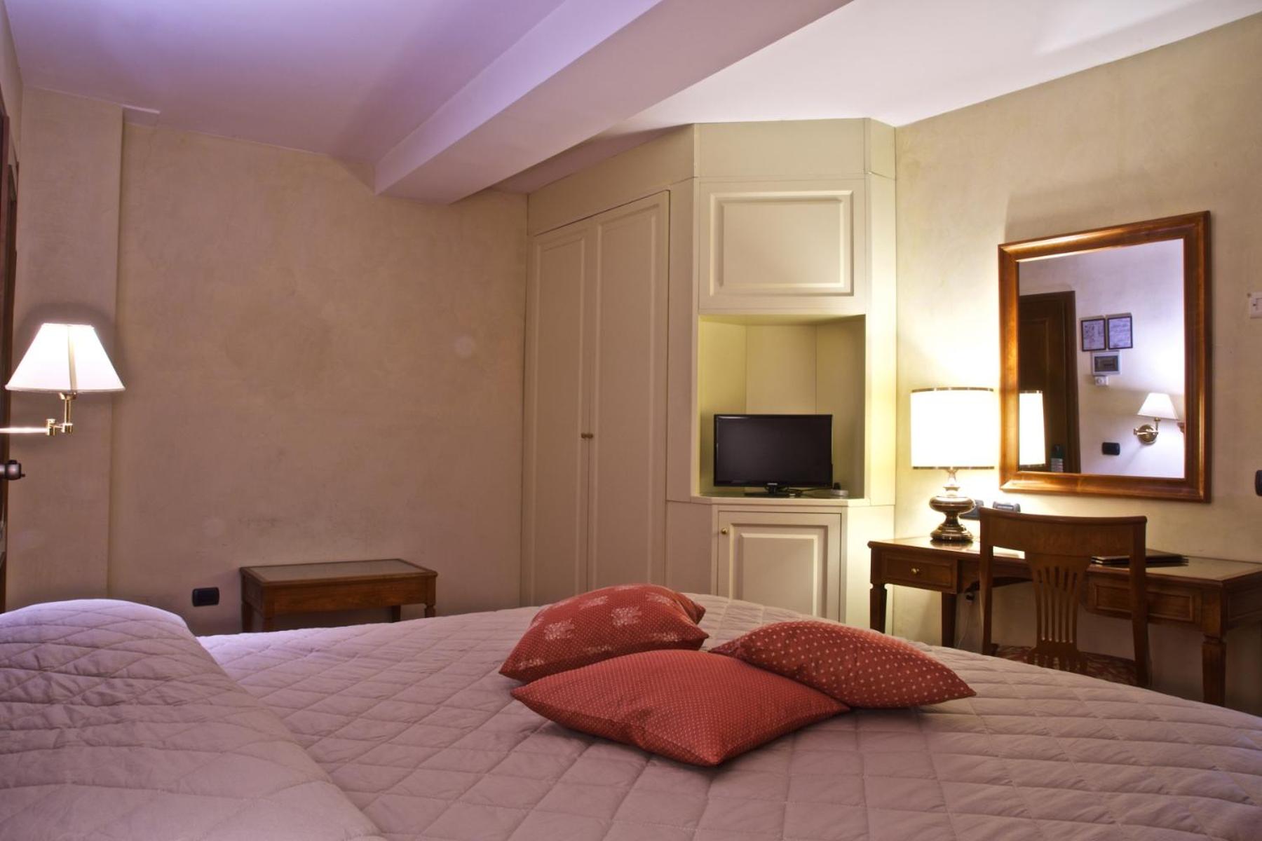 Superior Double or Twin Room - Photo 19