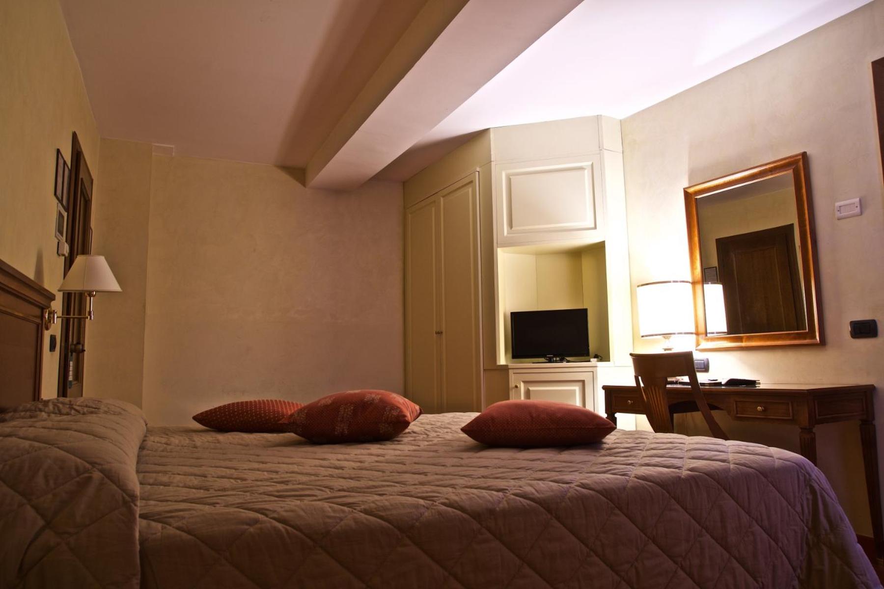 Superior Double or Twin Room - Photo 33