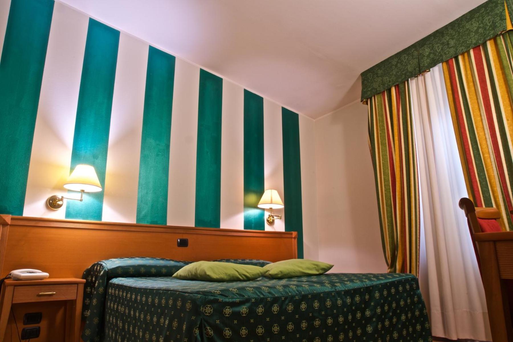 Superior Double or Twin Room - Photo 35