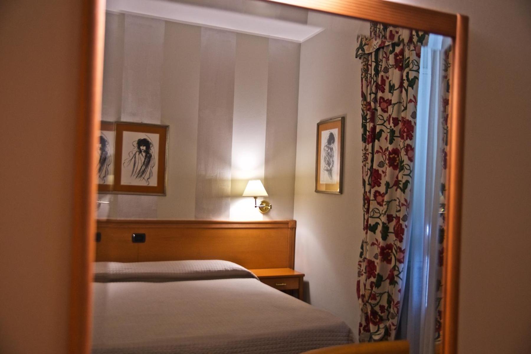 Superior Double or Twin Room - Photo 36