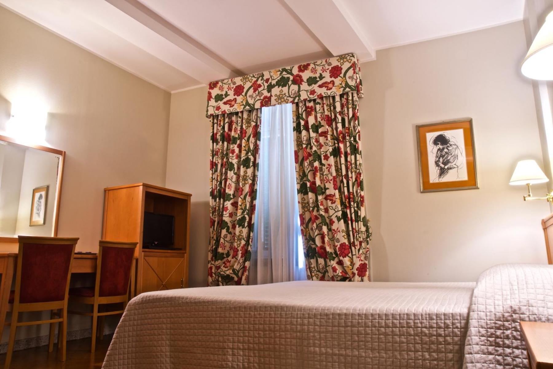 Superior Double or Twin Room - Photo 38
